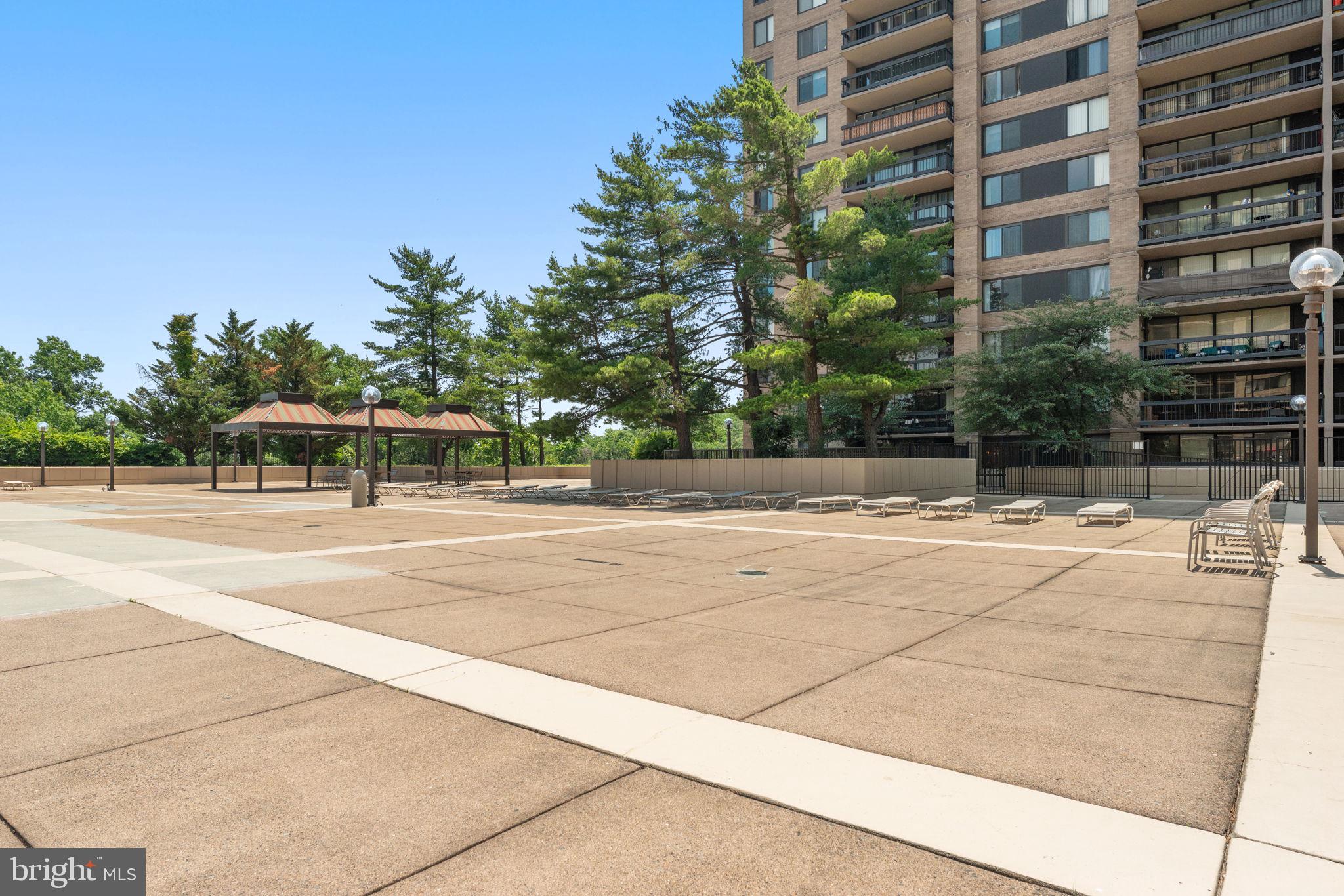 SKYLINE PLAZA - Residential