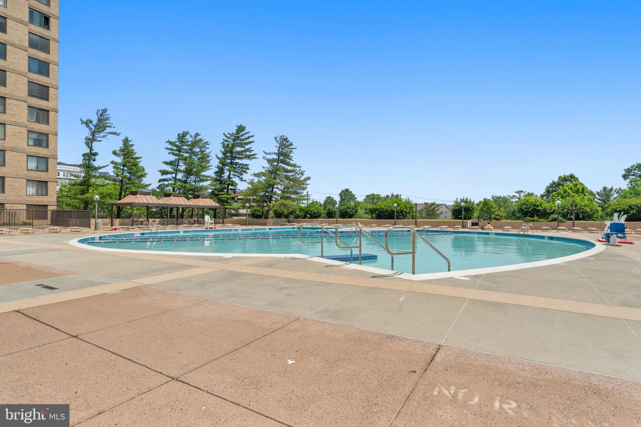 SKYLINE PLAZA - Residential