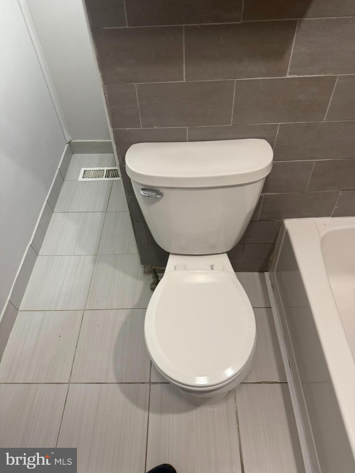 INGLESIDE - Residential Lease