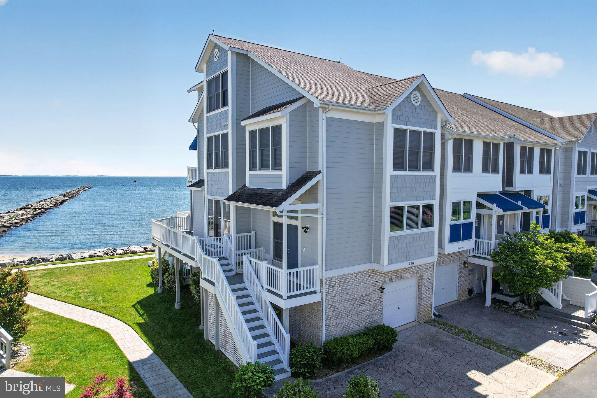WINDWARD KEY - Residential