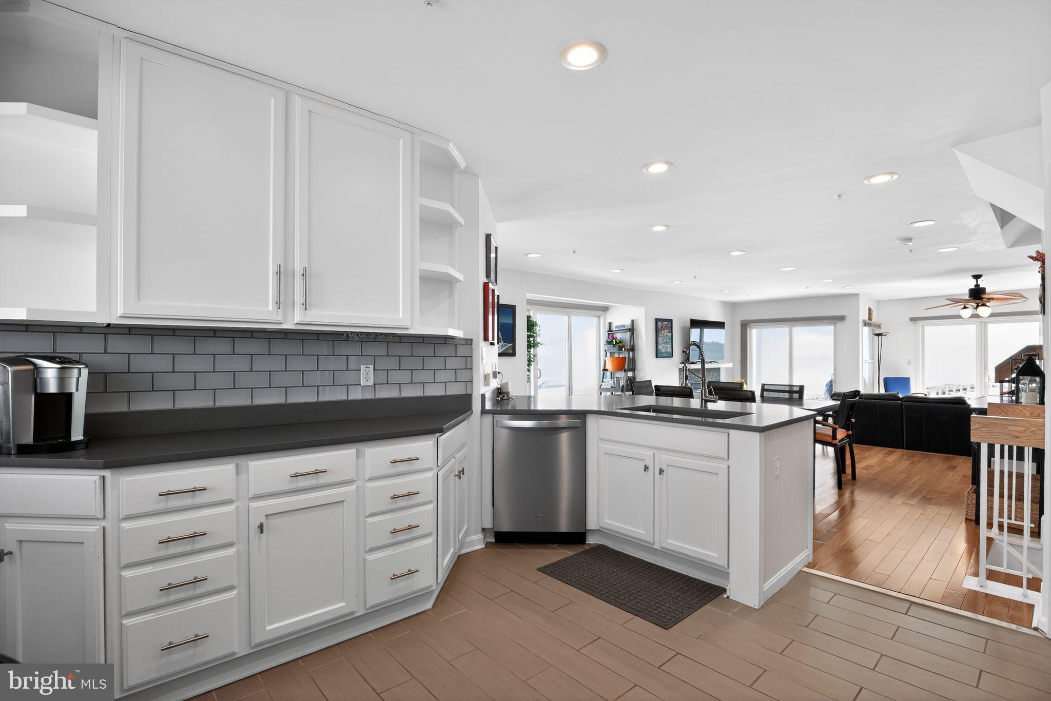 WINDWARD KEY - Residential