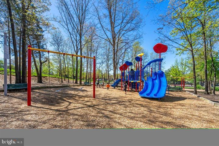 BULL RUN CONDO - Residential