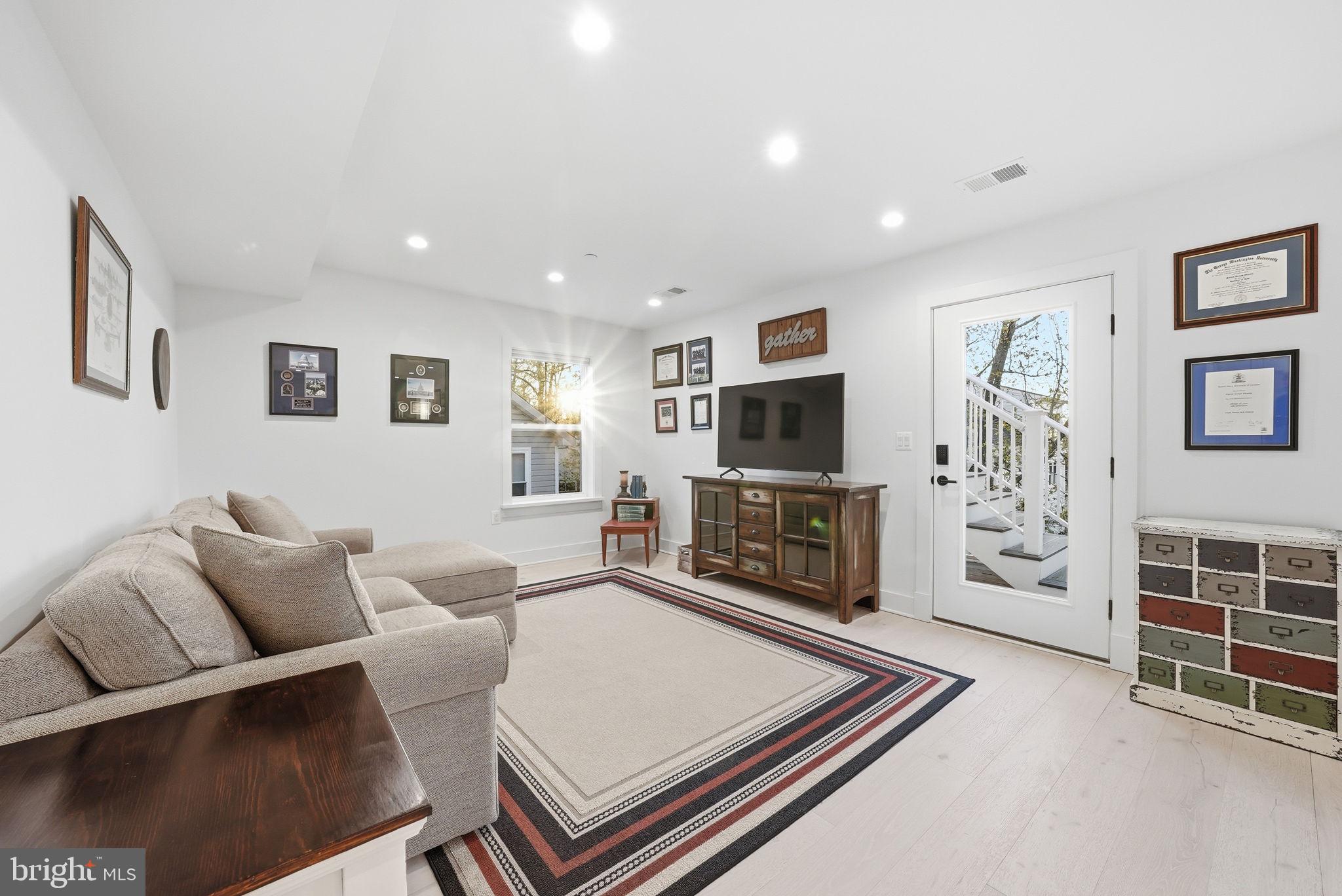 ARUNDEL ON THE BAY - Residential