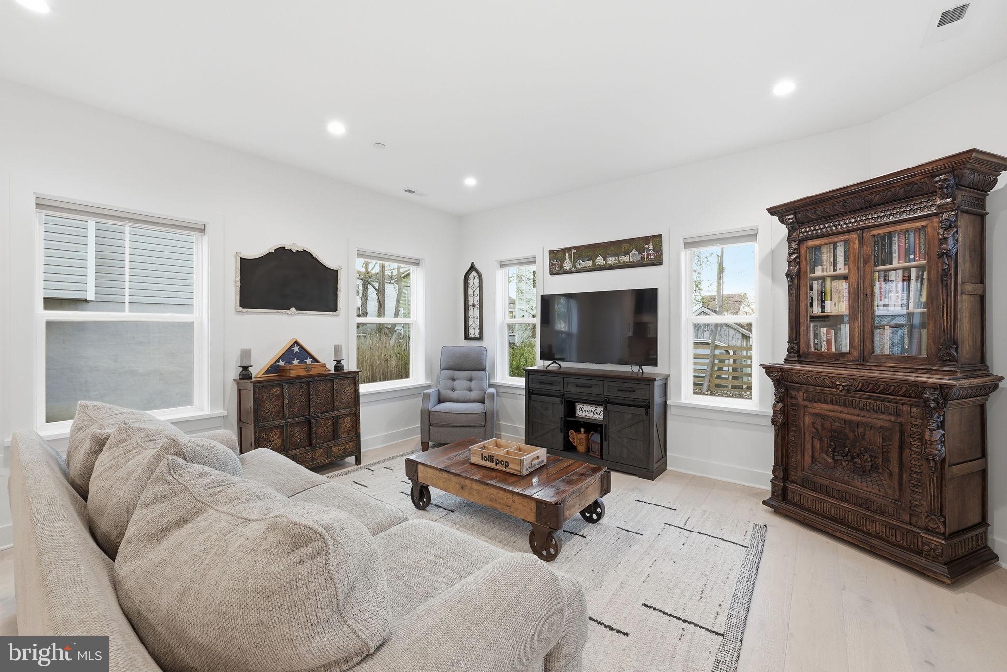 ARUNDEL ON THE BAY - Residential
