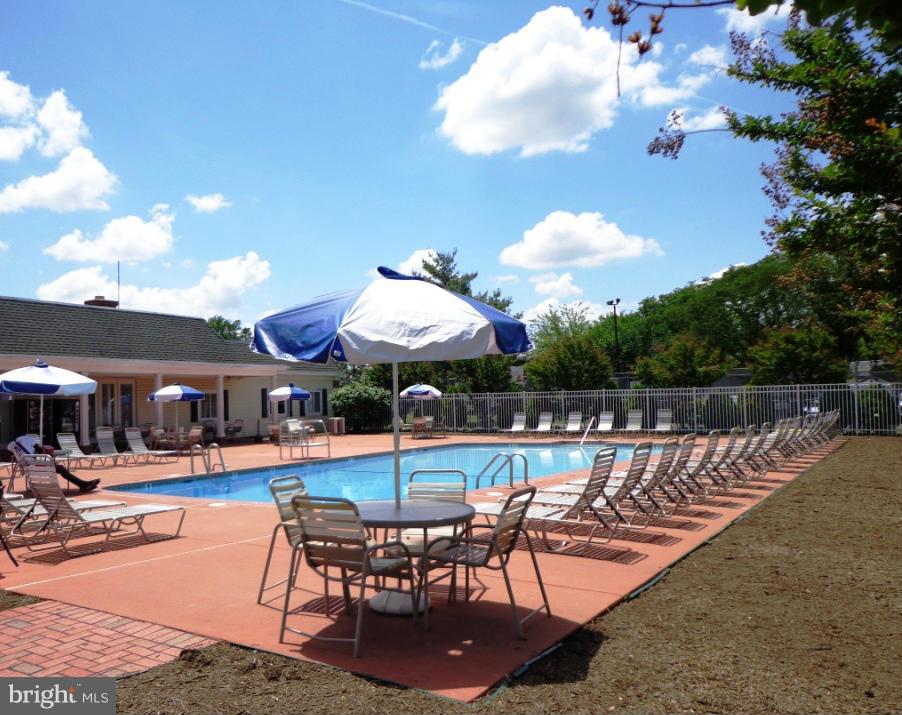 MEADOWS OF CHANTILLY - Residential