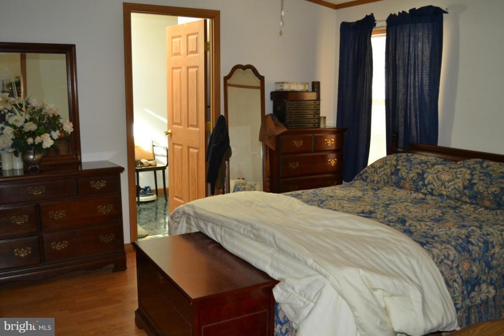 MEADOWS OF CHANTILLY - Residential