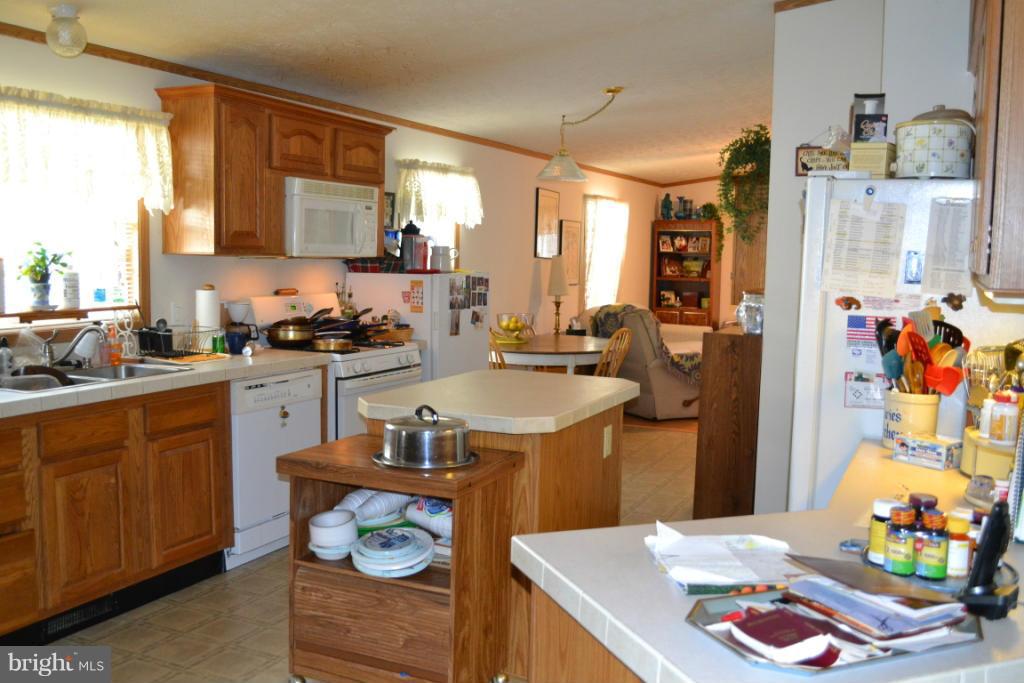 MEADOWS OF CHANTILLY - Residential