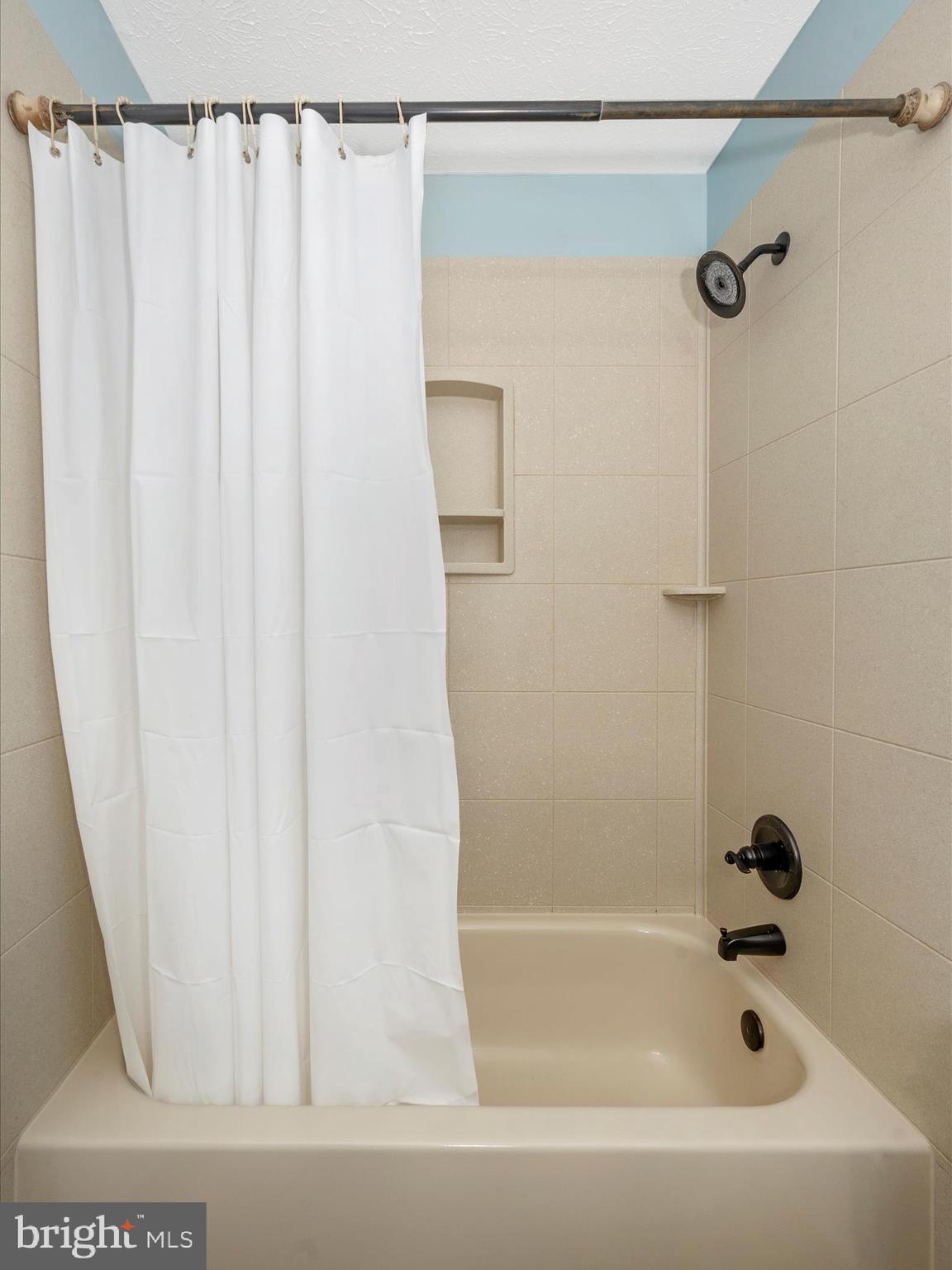 ROBIN MEADOWS - Residential