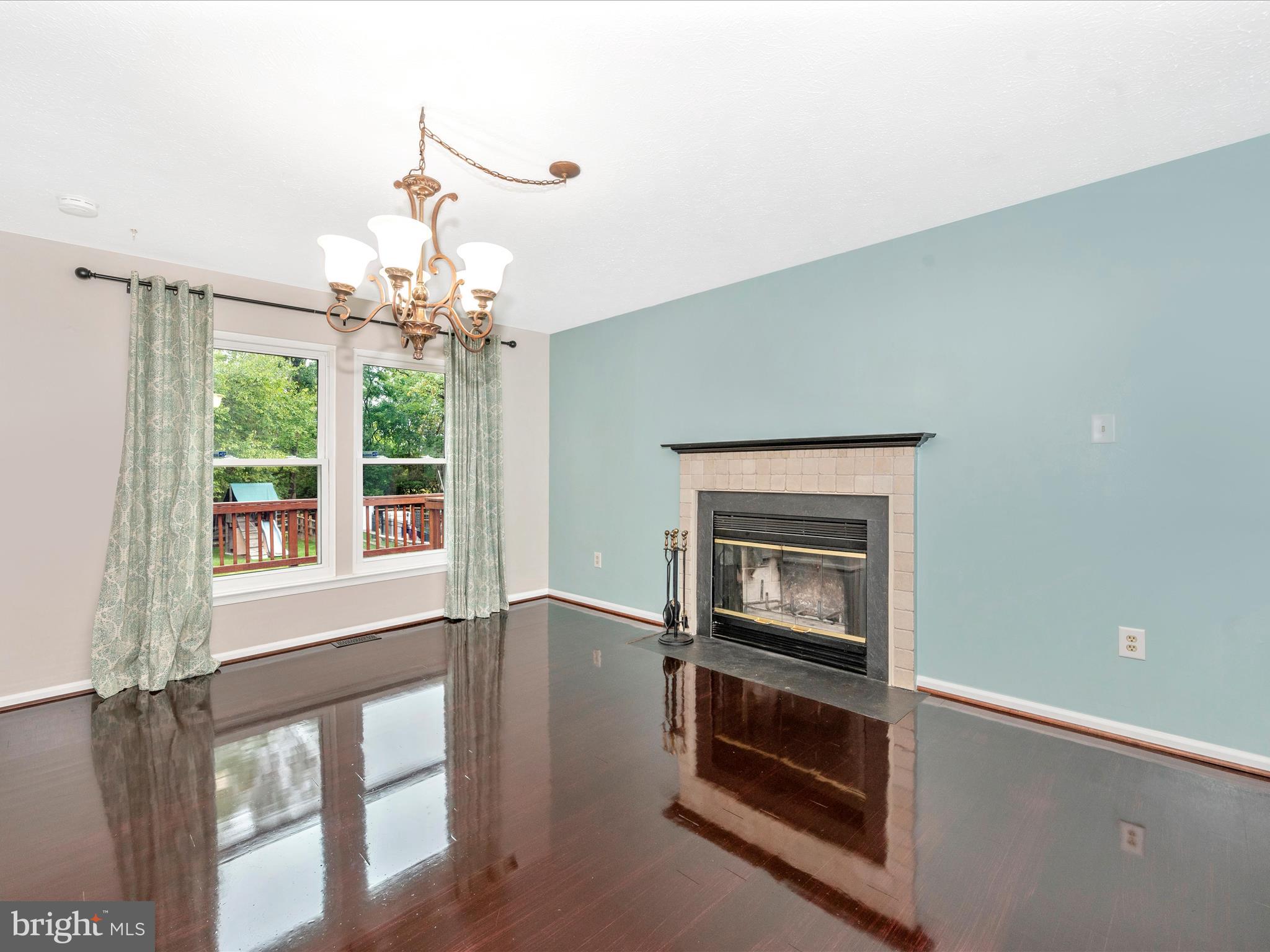 ROBIN MEADOWS - Residential