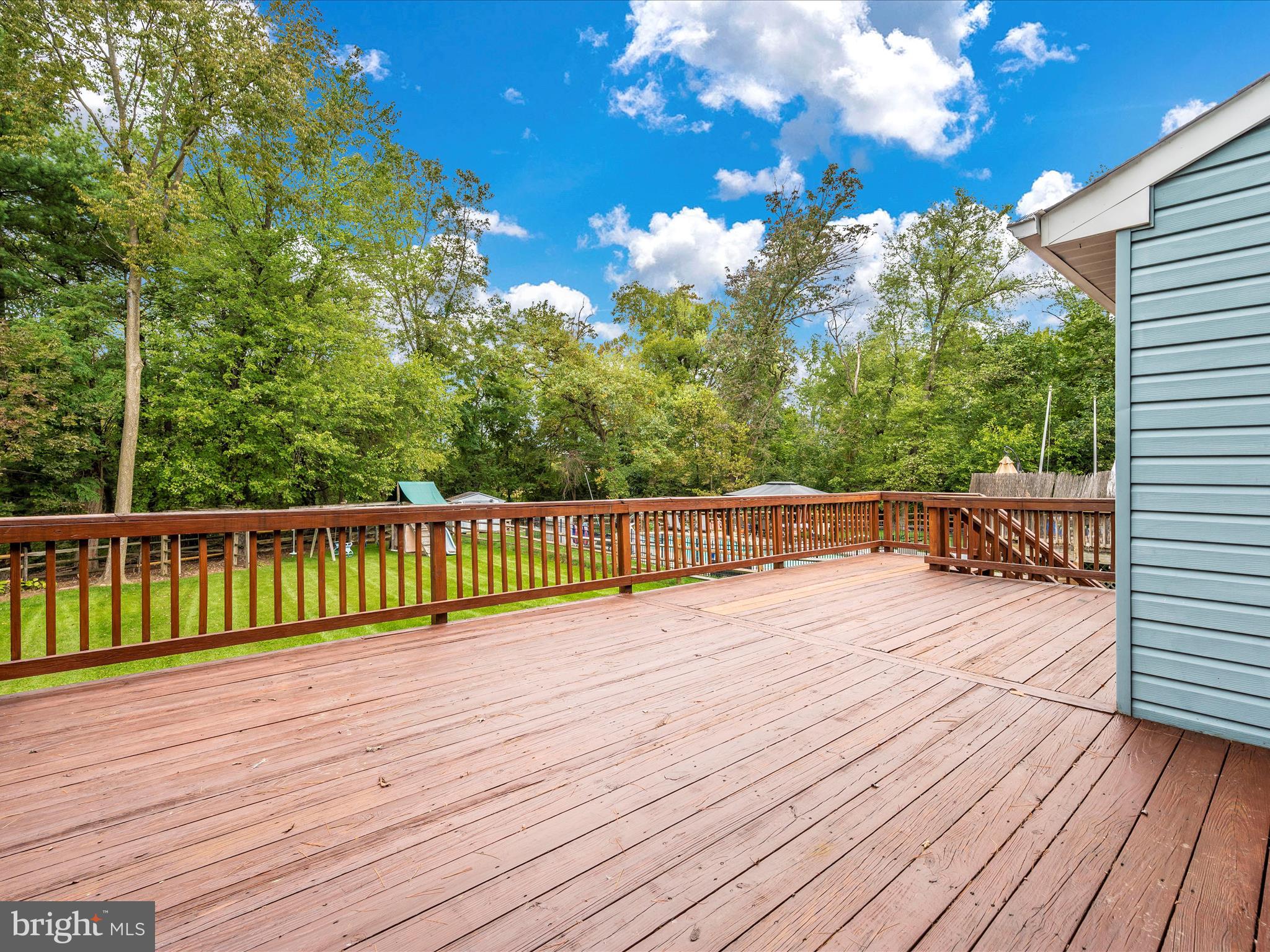 ROBIN MEADOWS - Residential