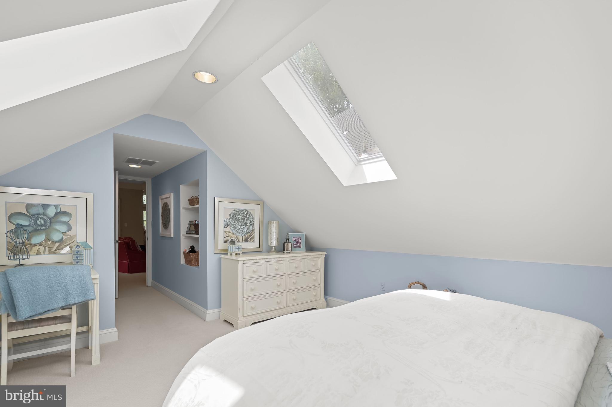 TWELVE HILLS - Residential