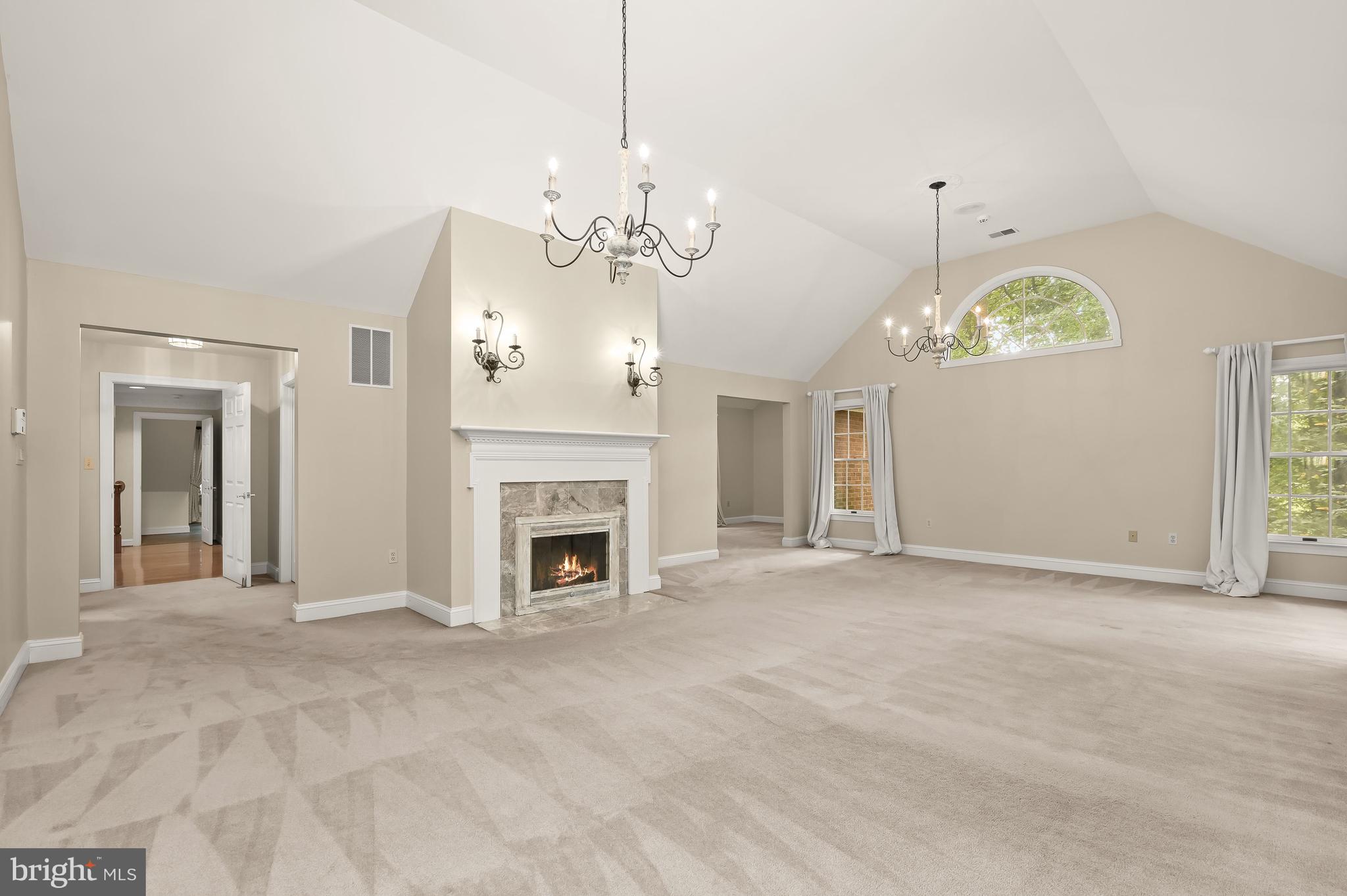 TWELVE HILLS - Residential