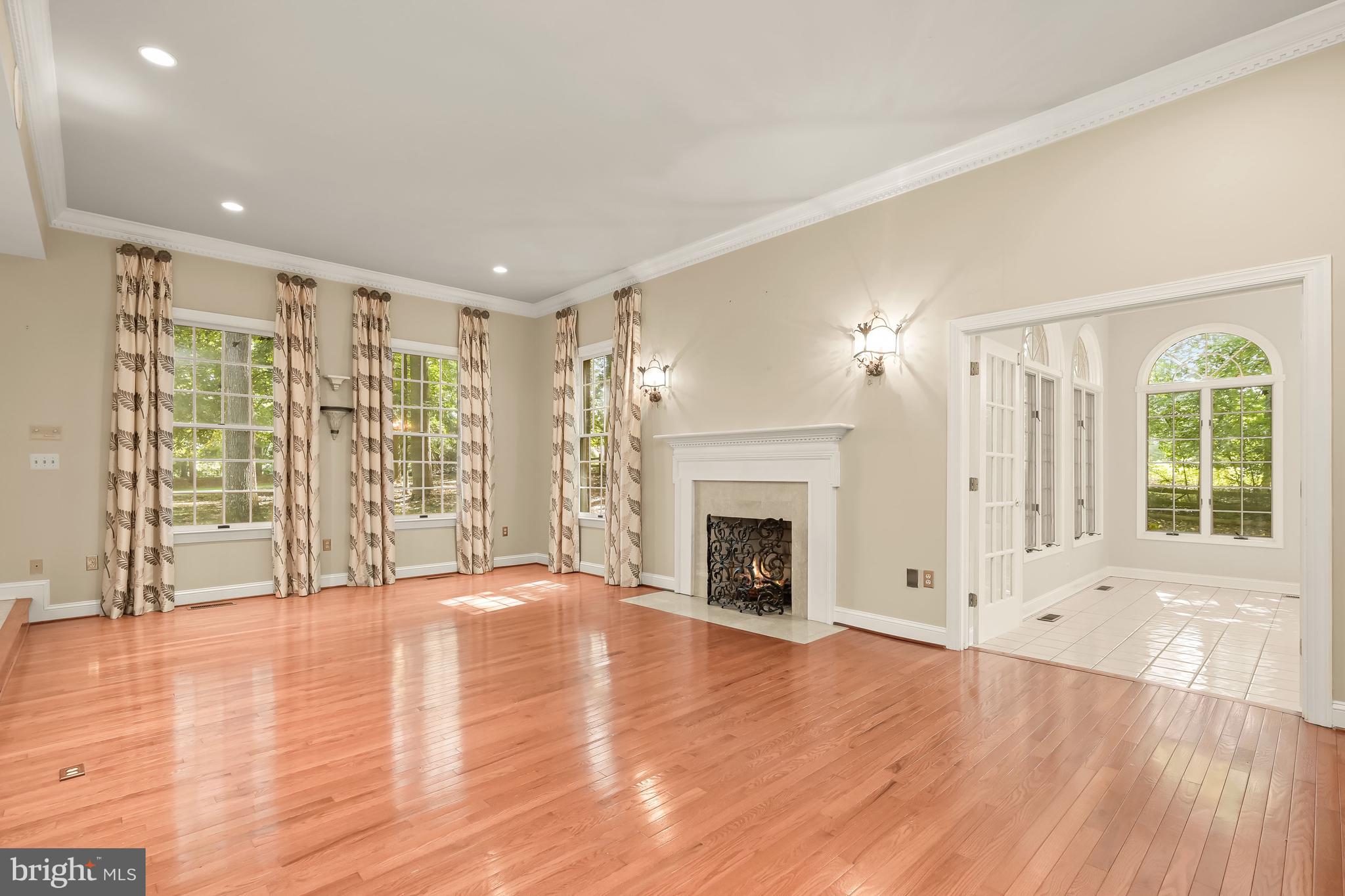 TWELVE HILLS - Residential