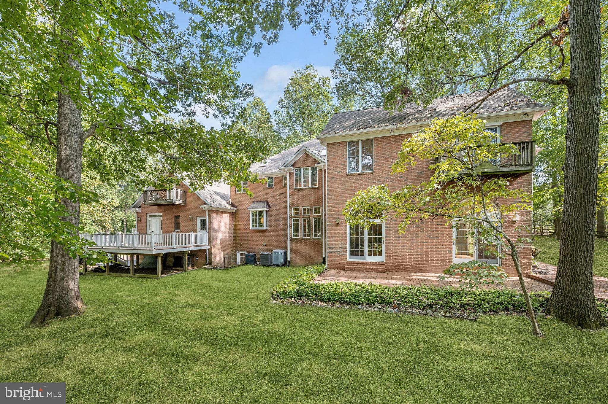 TWELVE HILLS - Residential