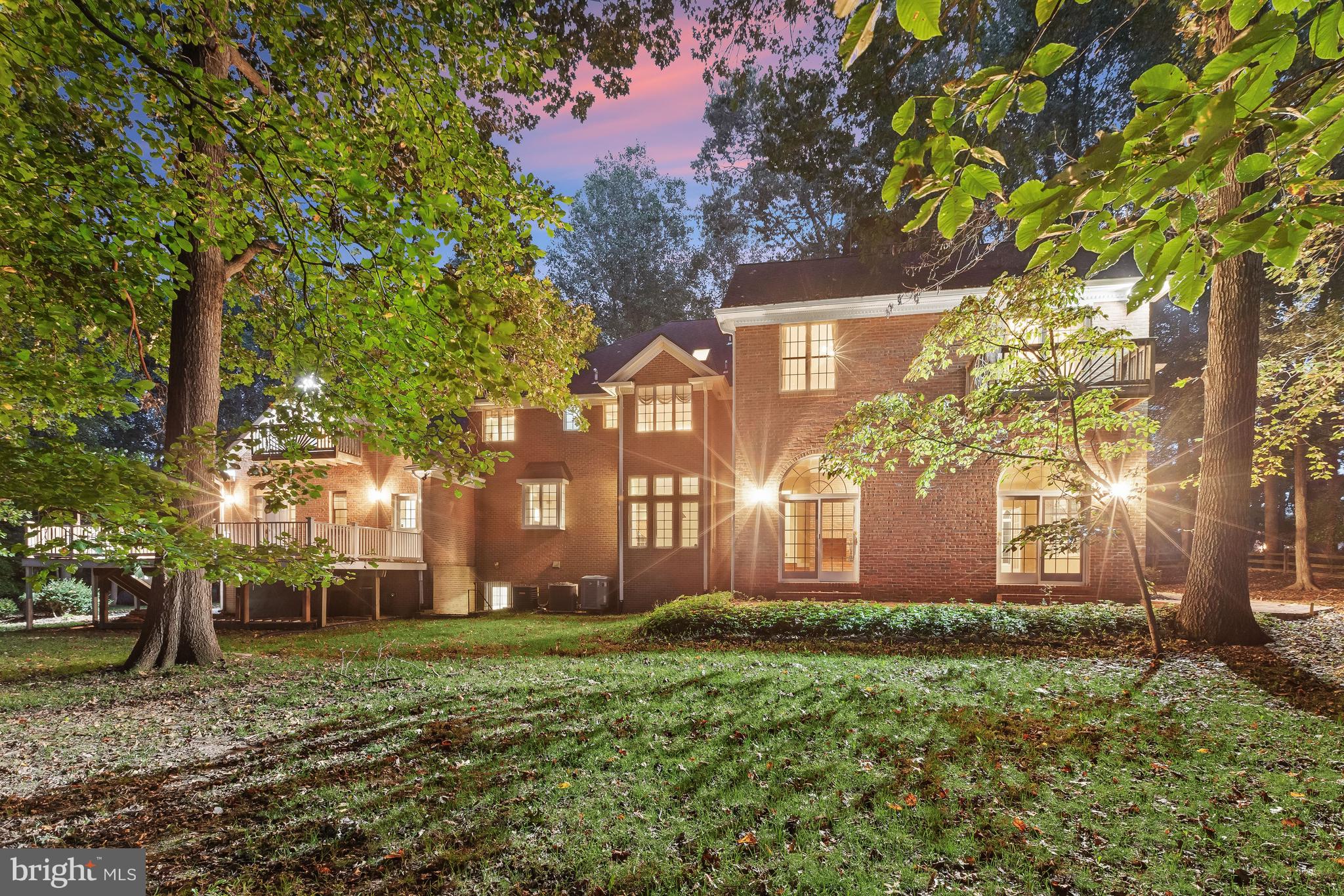 TWELVE HILLS - Residential