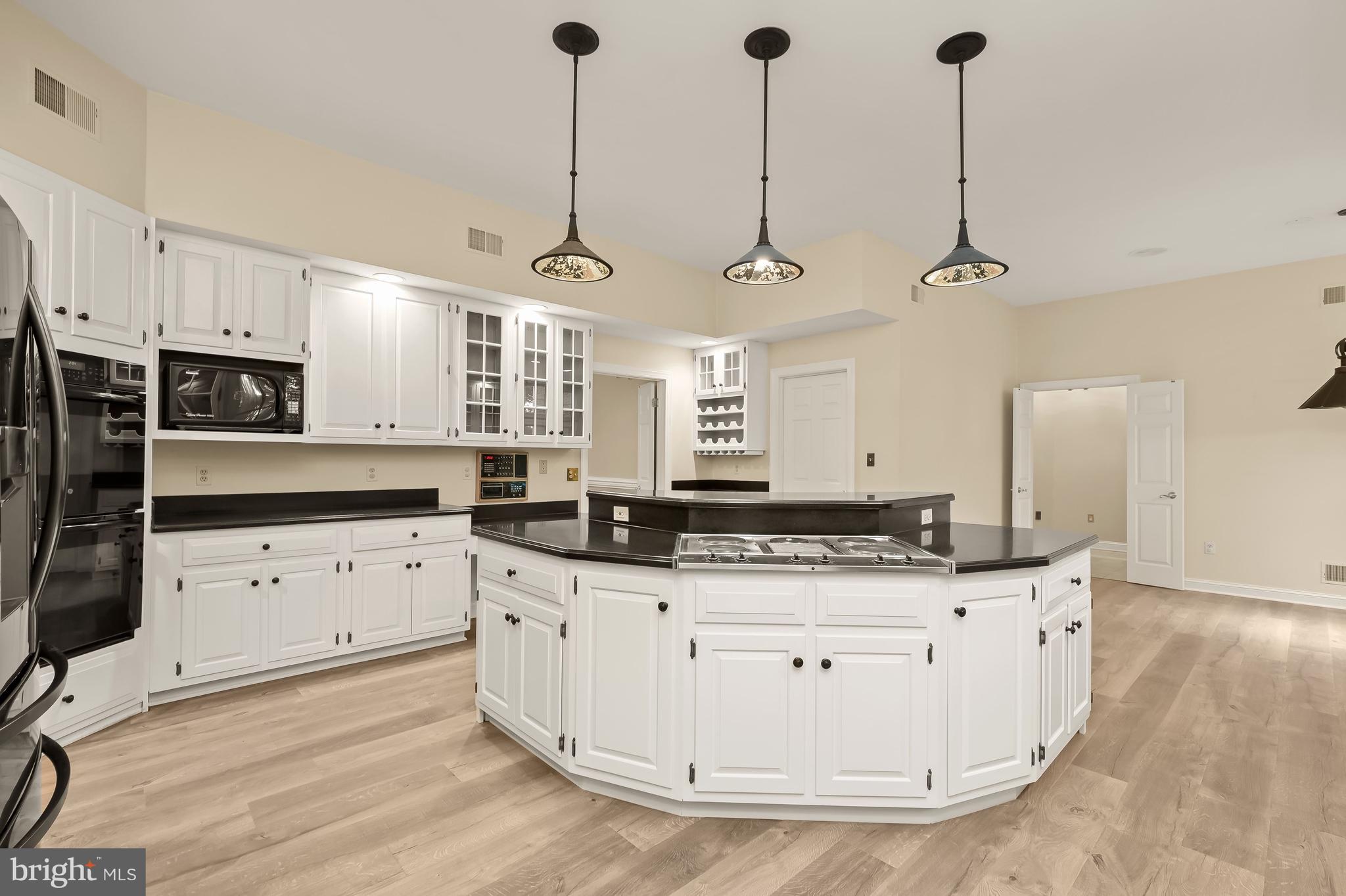 TWELVE HILLS - Residential