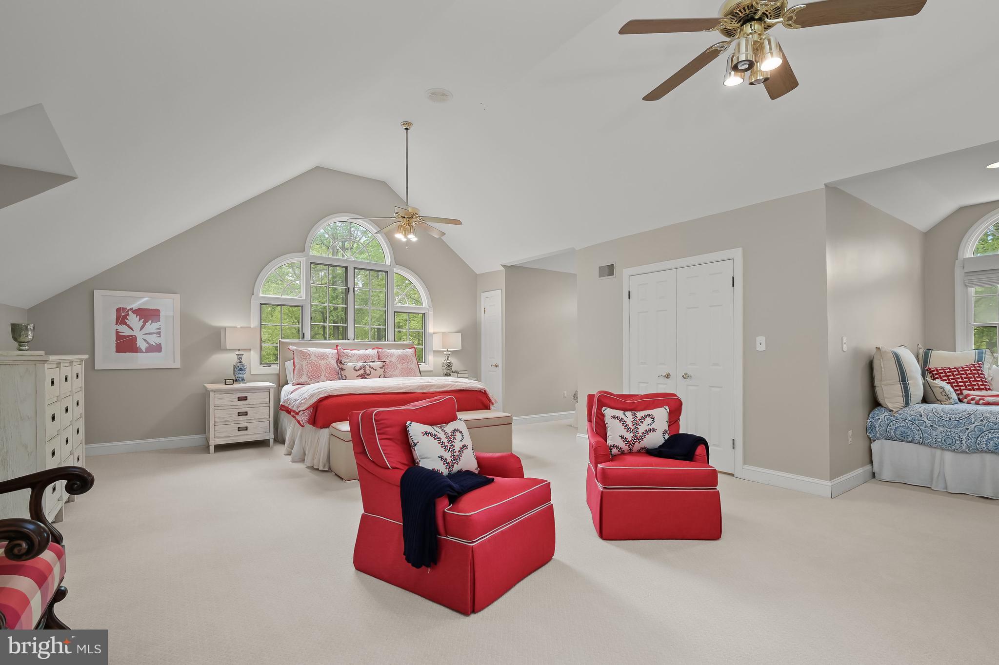 TWELVE HILLS - Residential