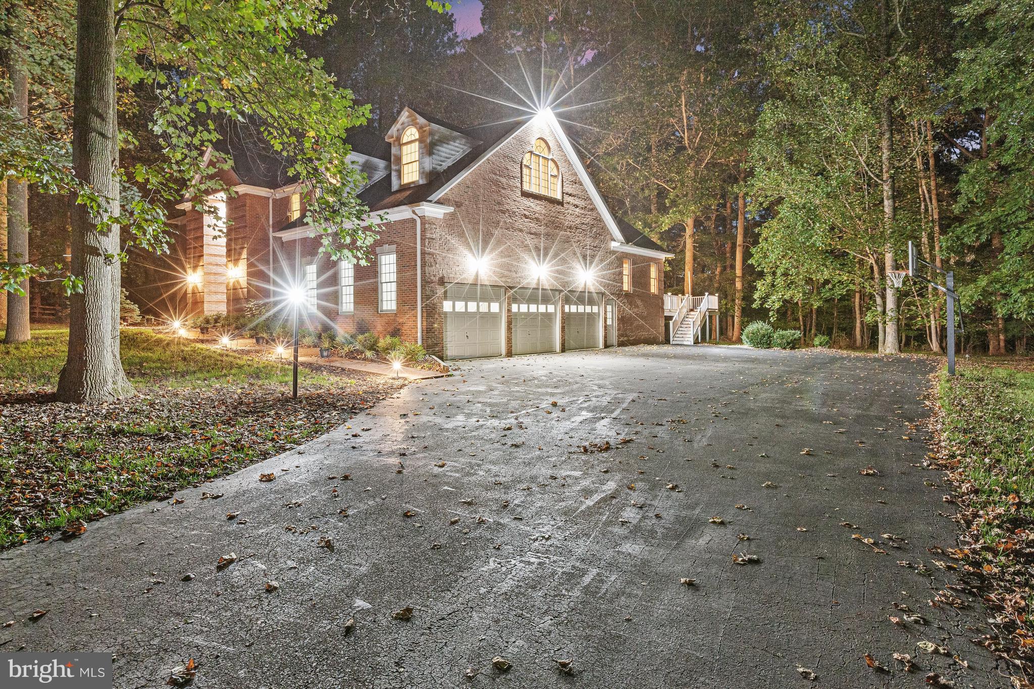 TWELVE HILLS - Residential