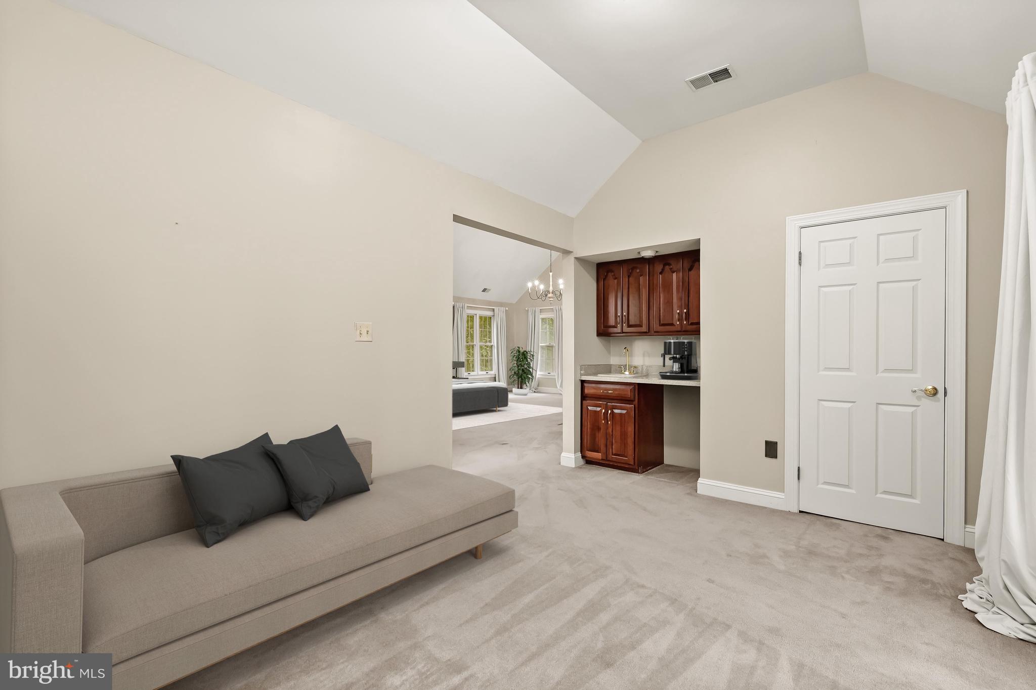 TWELVE HILLS - Residential