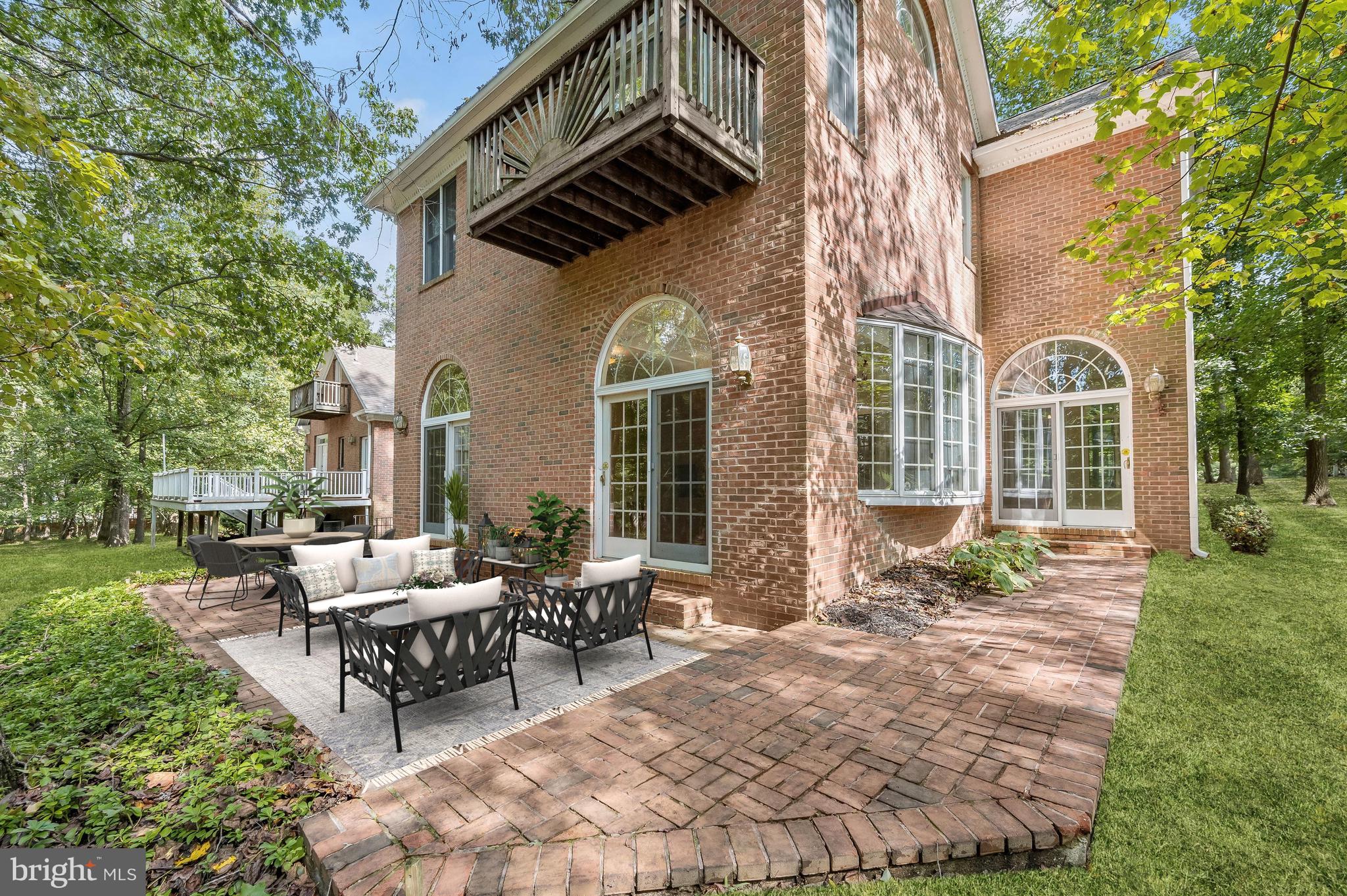 TWELVE HILLS - Residential