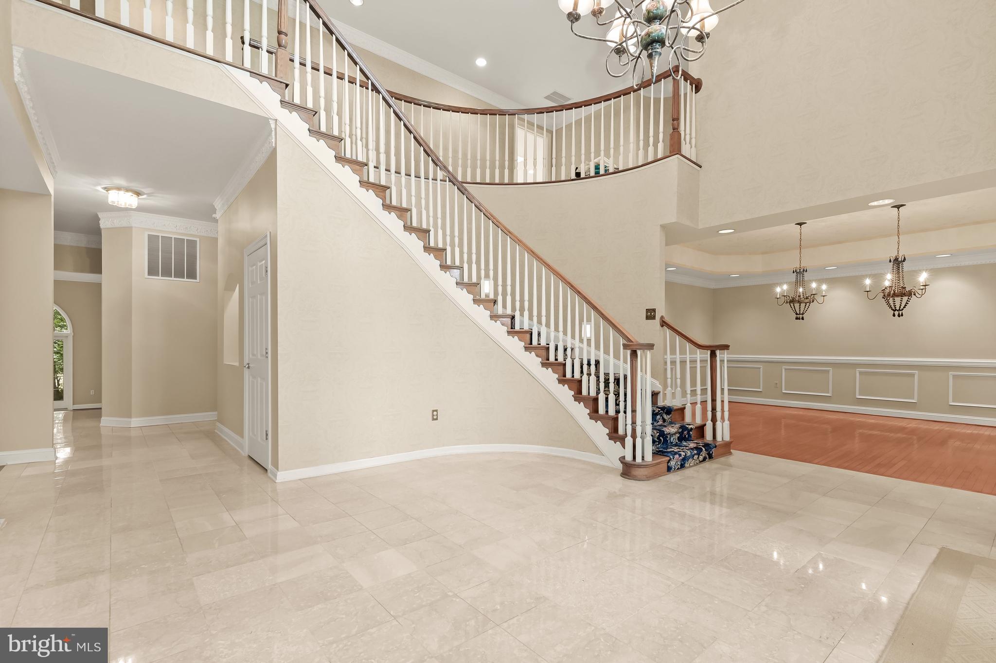 TWELVE HILLS - Residential