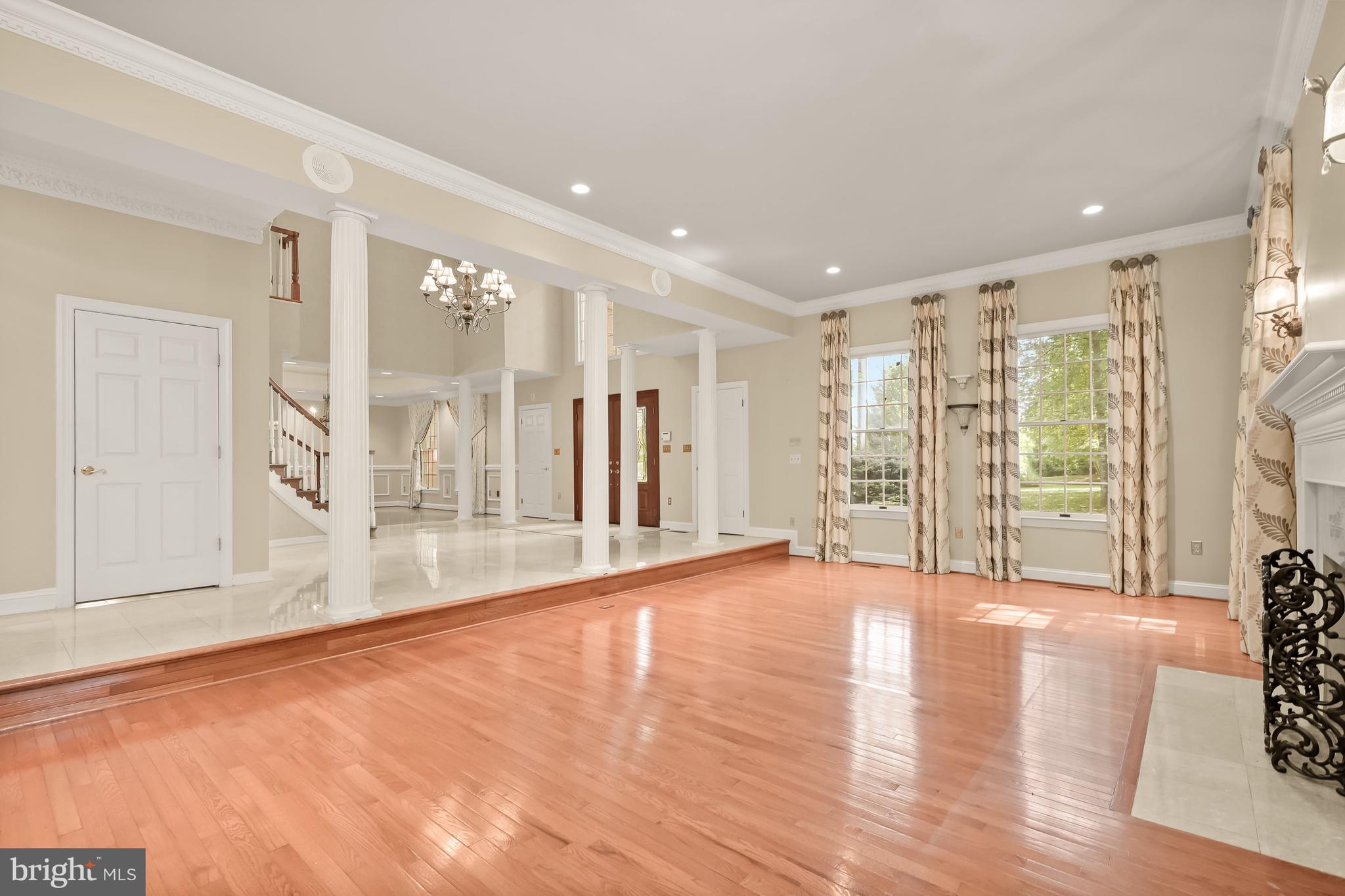 TWELVE HILLS - Residential