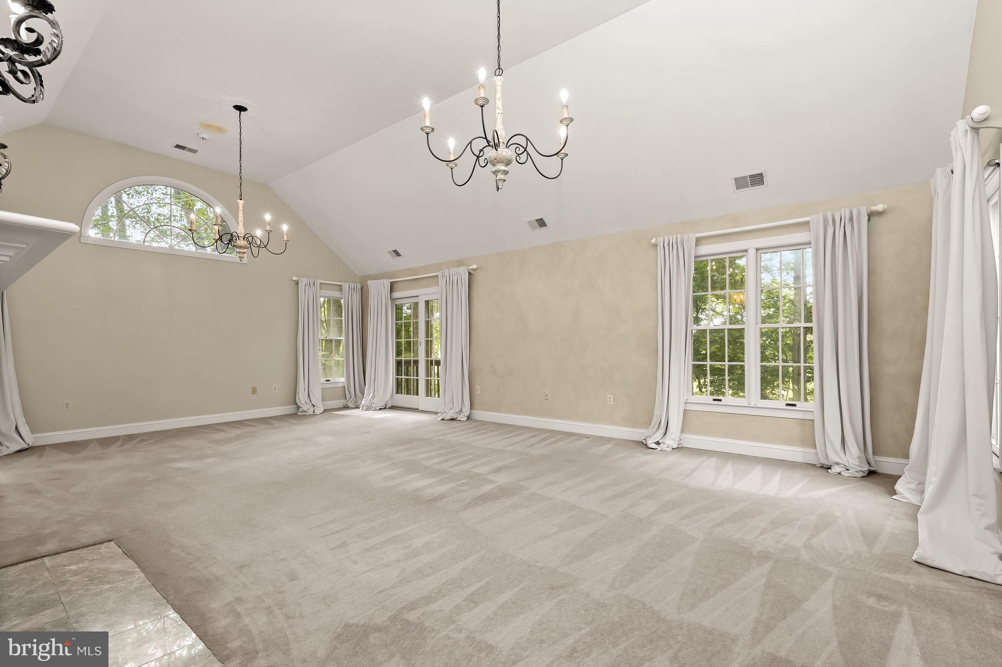 TWELVE HILLS - Residential