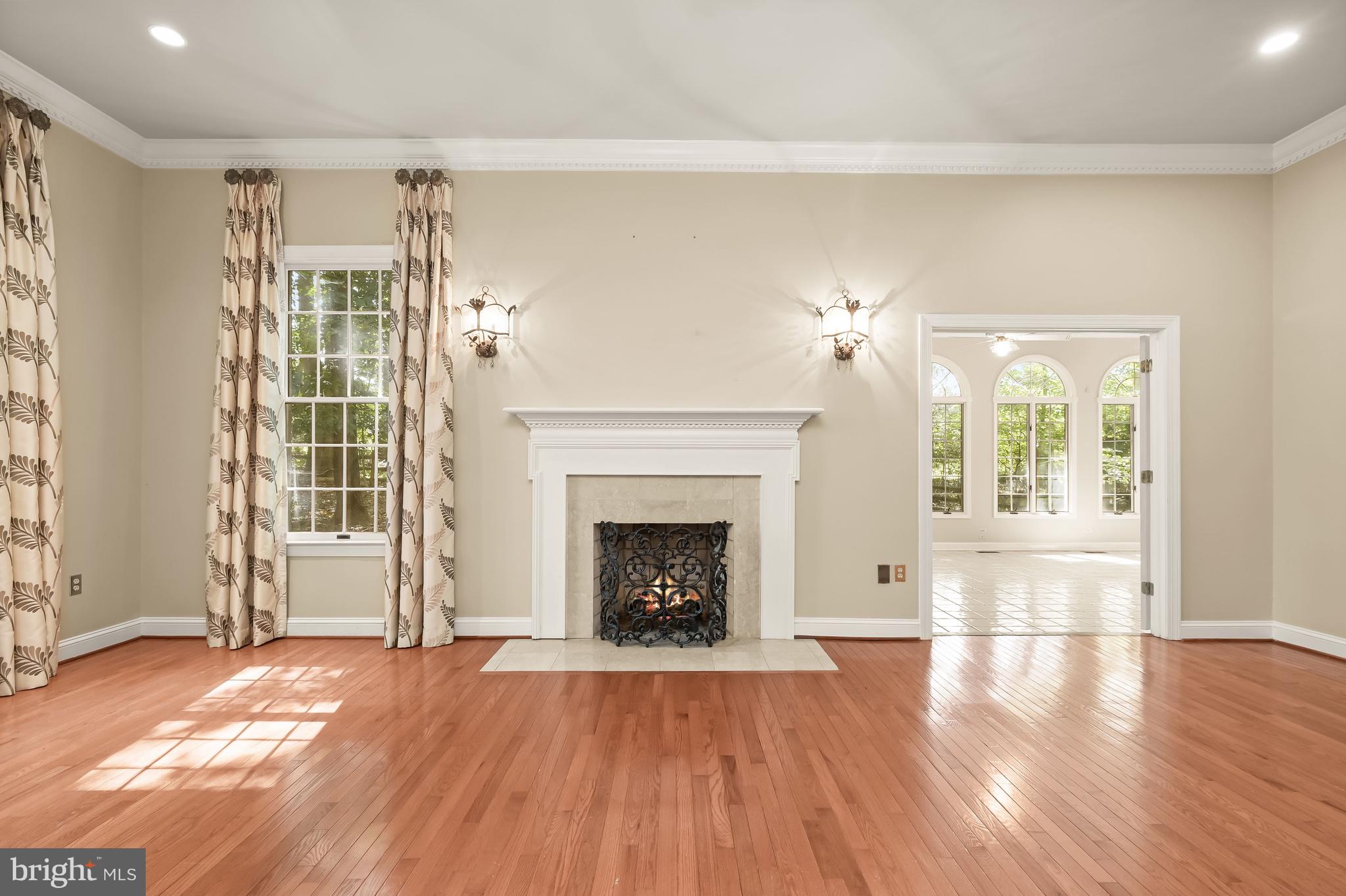 TWELVE HILLS - Residential