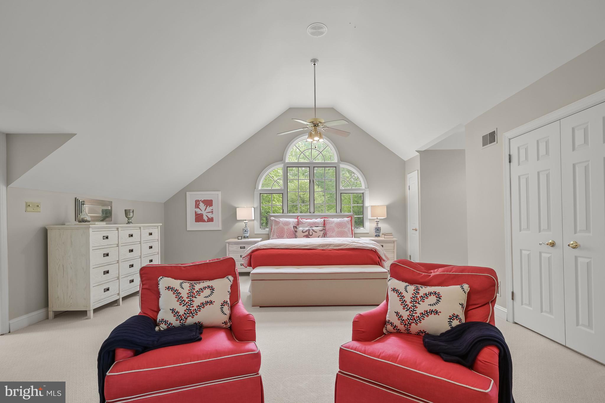 TWELVE HILLS - Residential