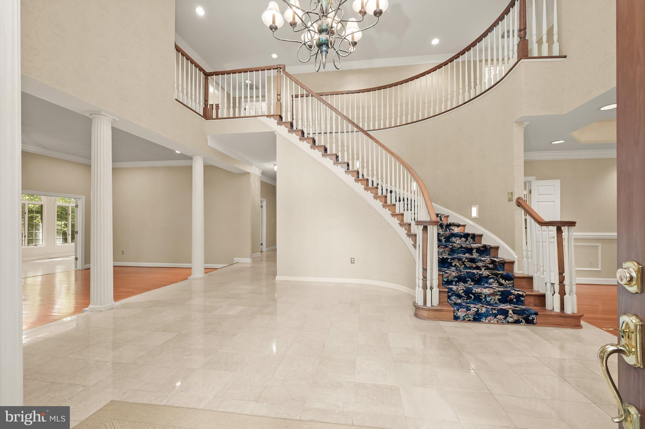 TWELVE HILLS - Residential