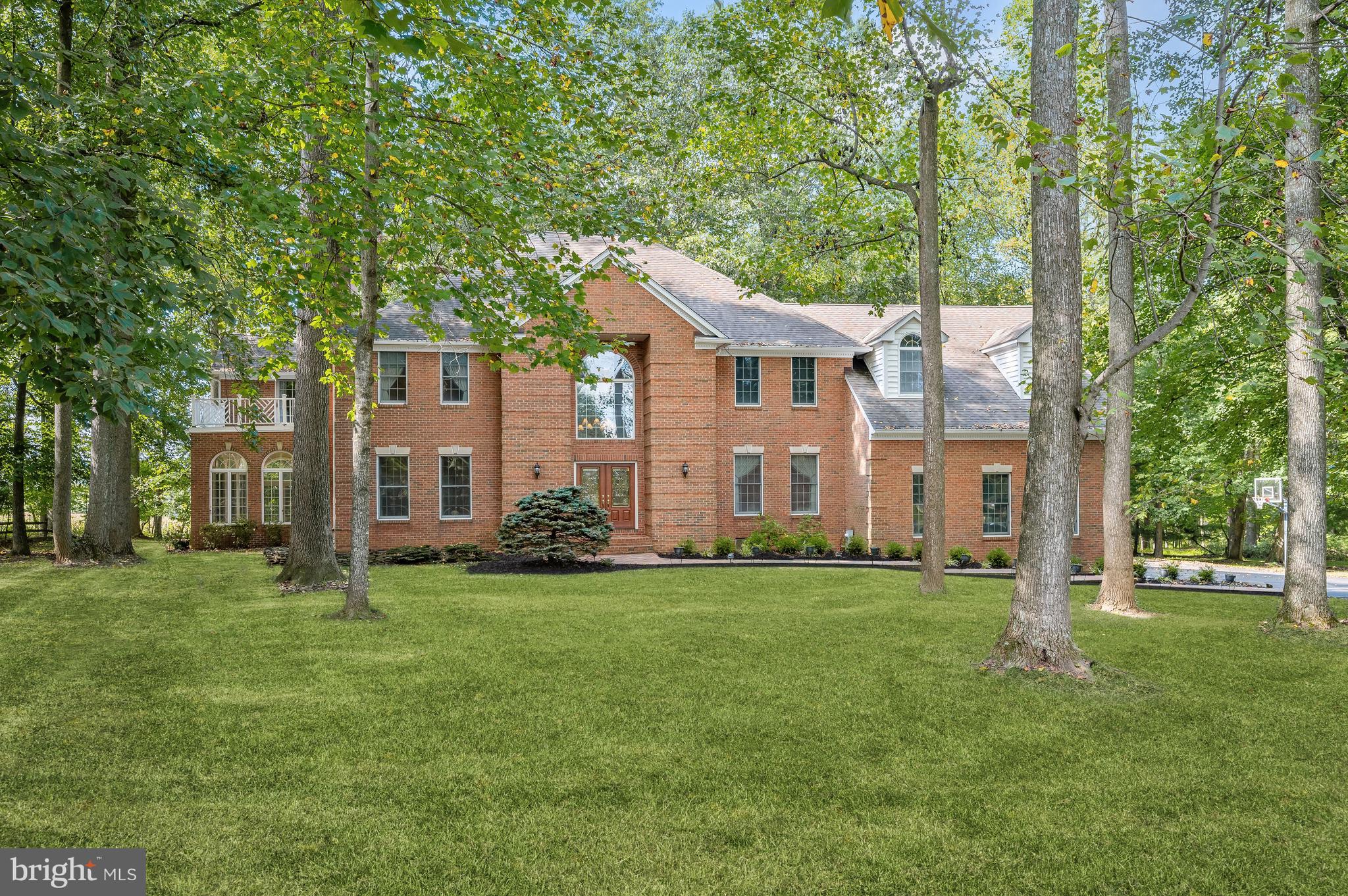 TWELVE HILLS - Residential