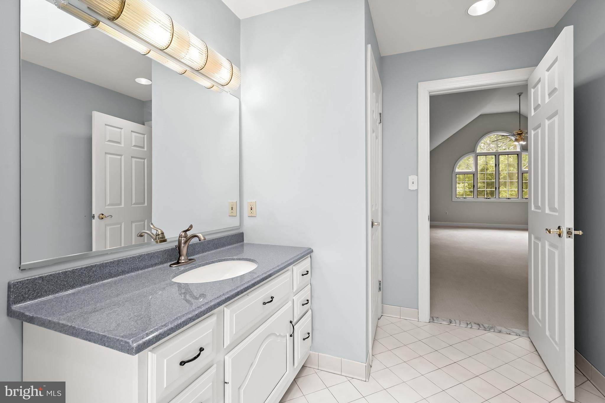 TWELVE HILLS - Residential