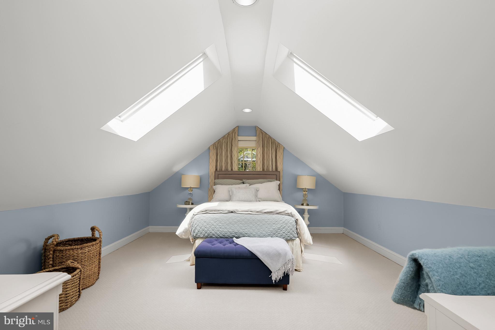 TWELVE HILLS - Residential