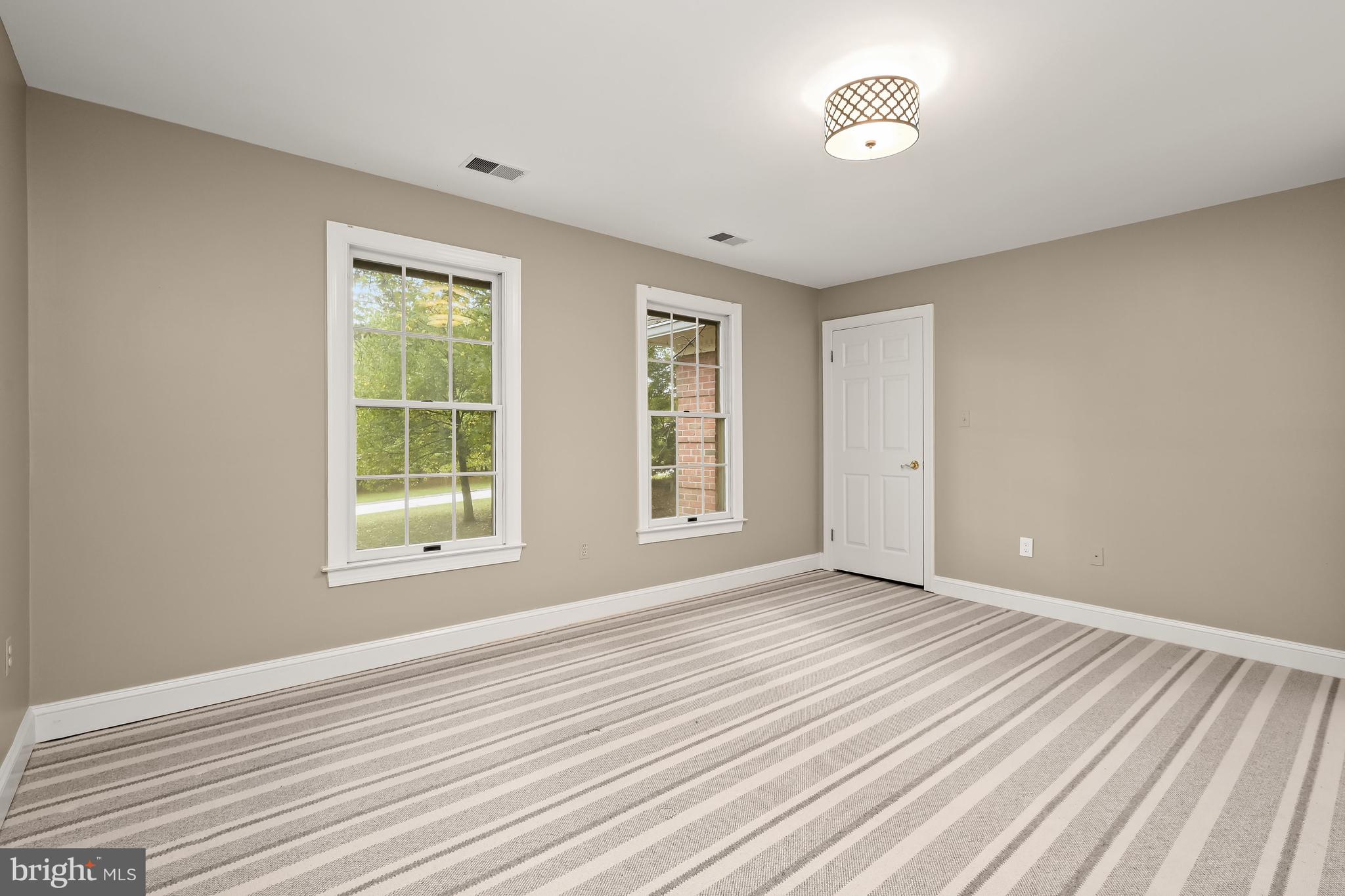 TWELVE HILLS - Residential