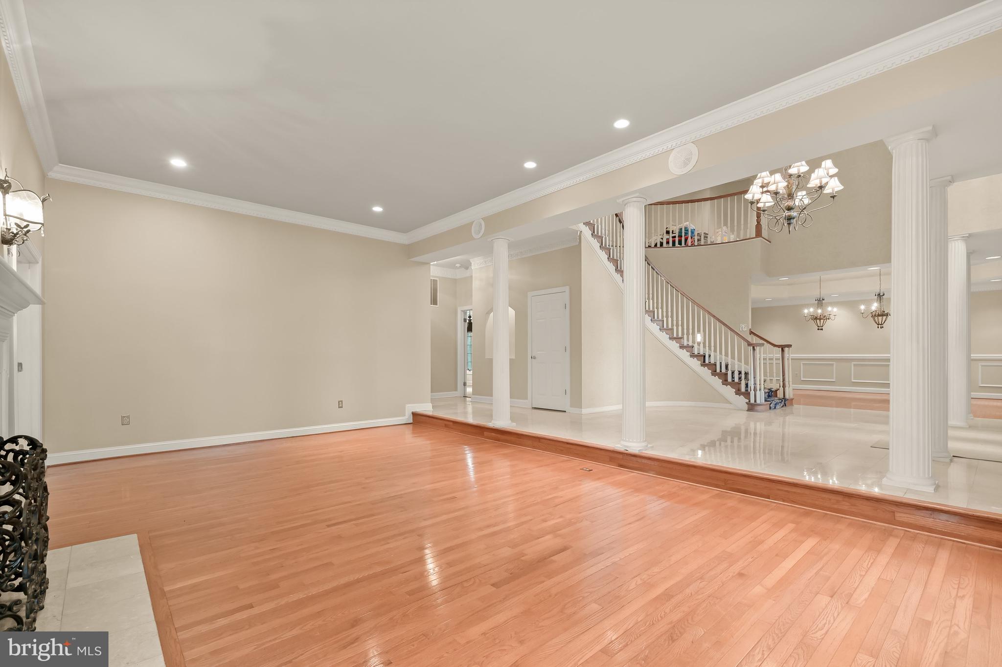 TWELVE HILLS - Residential