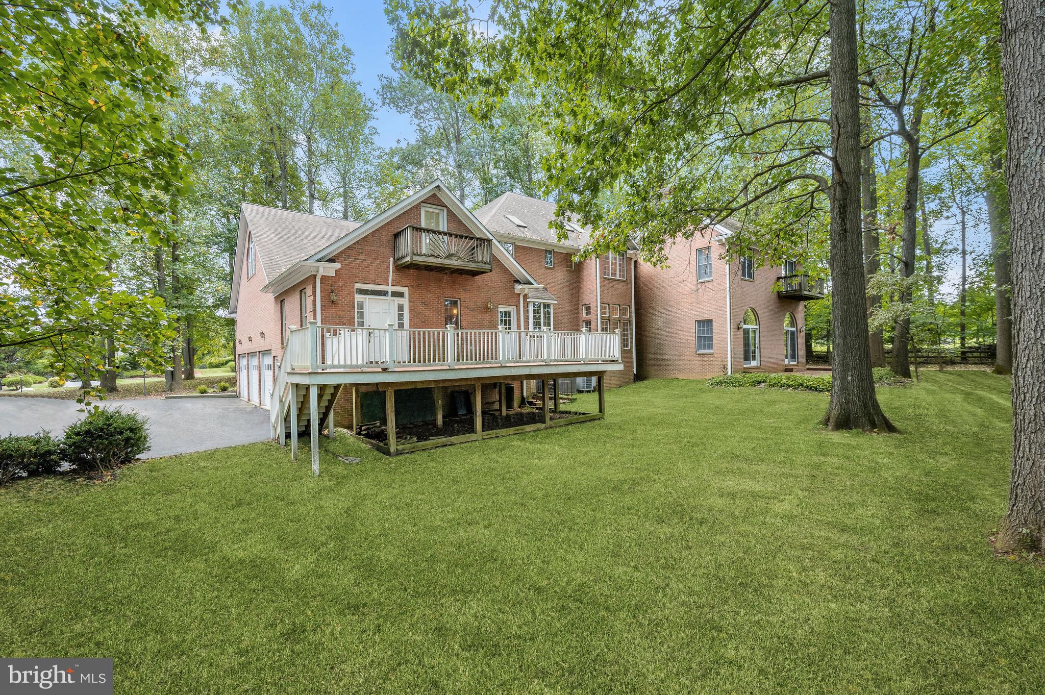 TWELVE HILLS - Residential