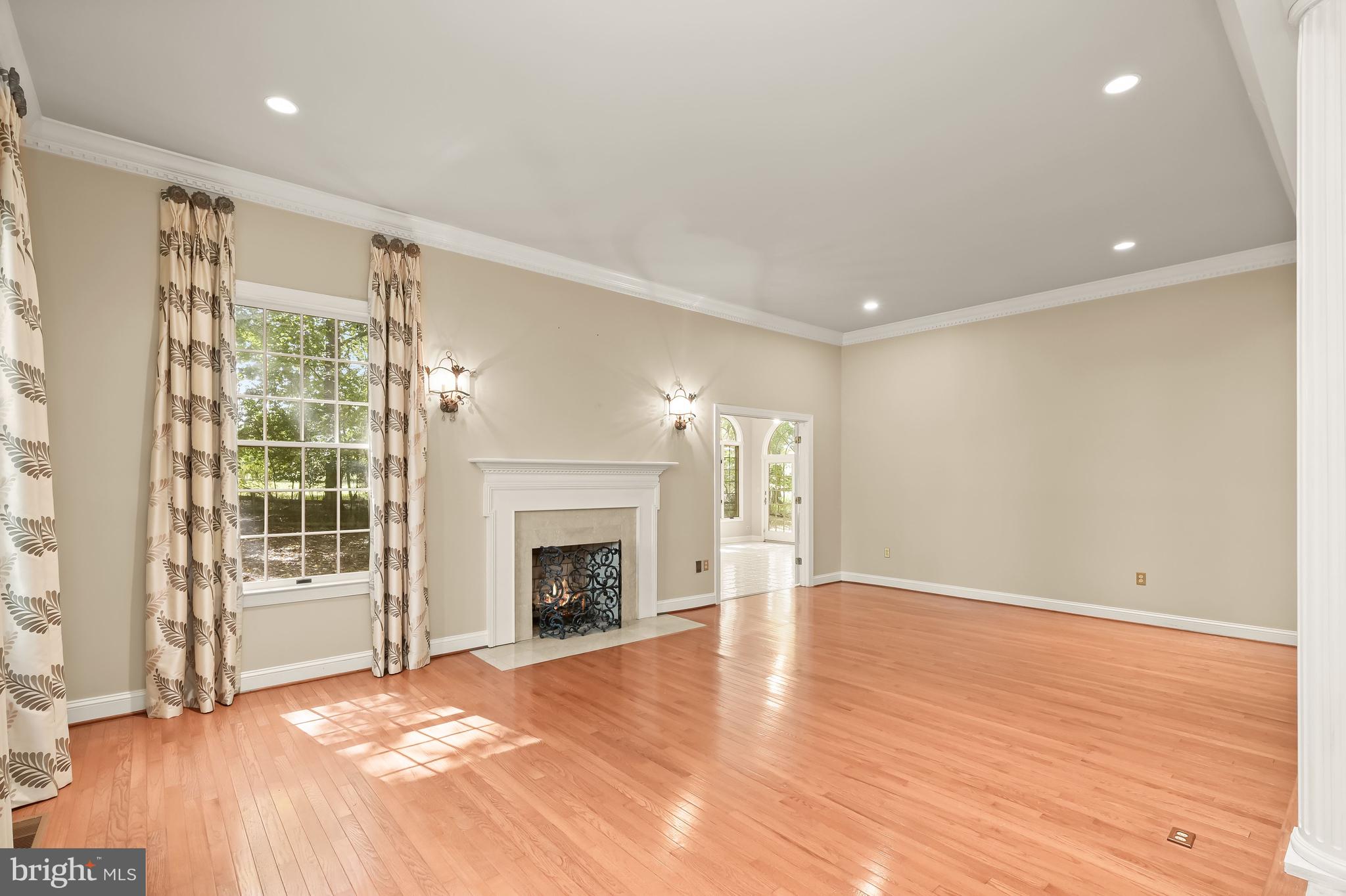 TWELVE HILLS - Residential