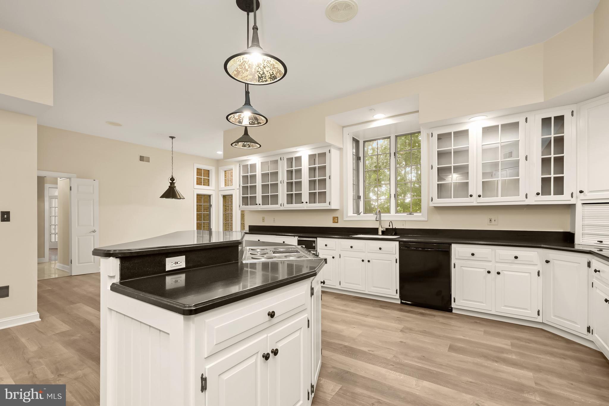 TWELVE HILLS - Residential