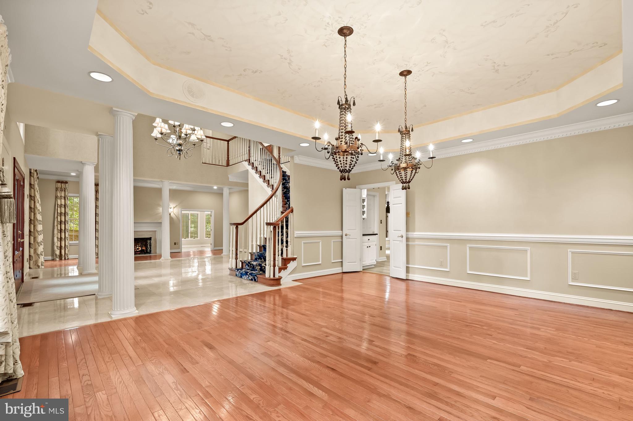 TWELVE HILLS - Residential