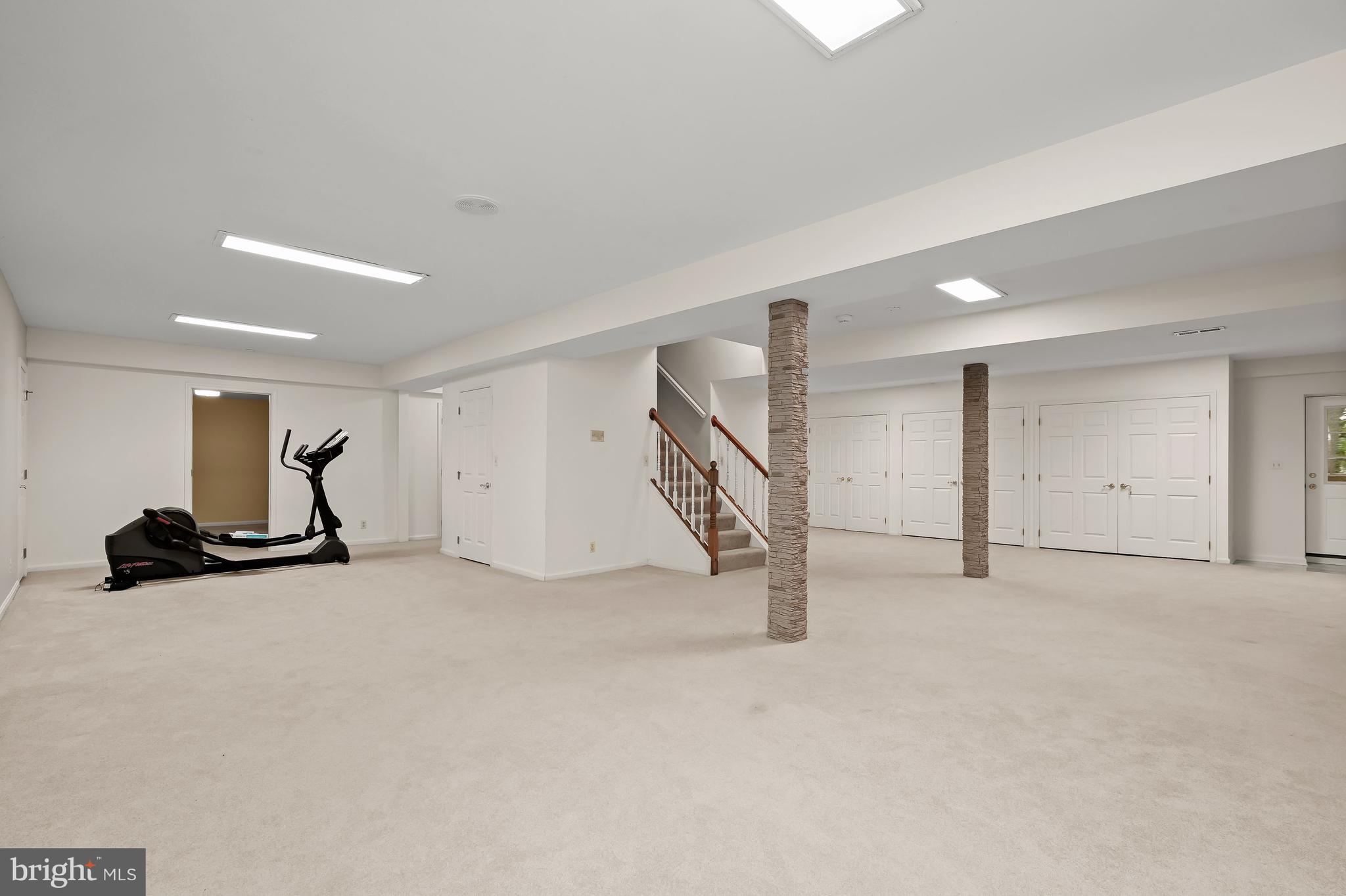 TWELVE HILLS - Residential