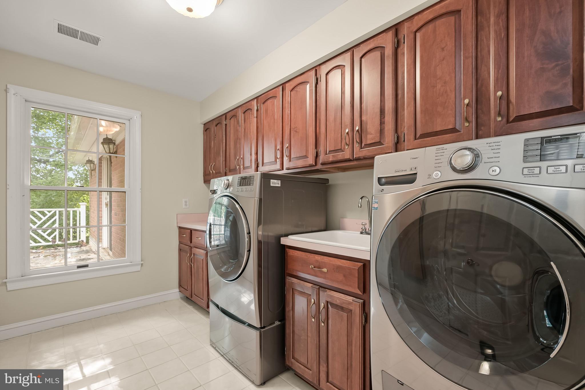 TWELVE HILLS - Residential