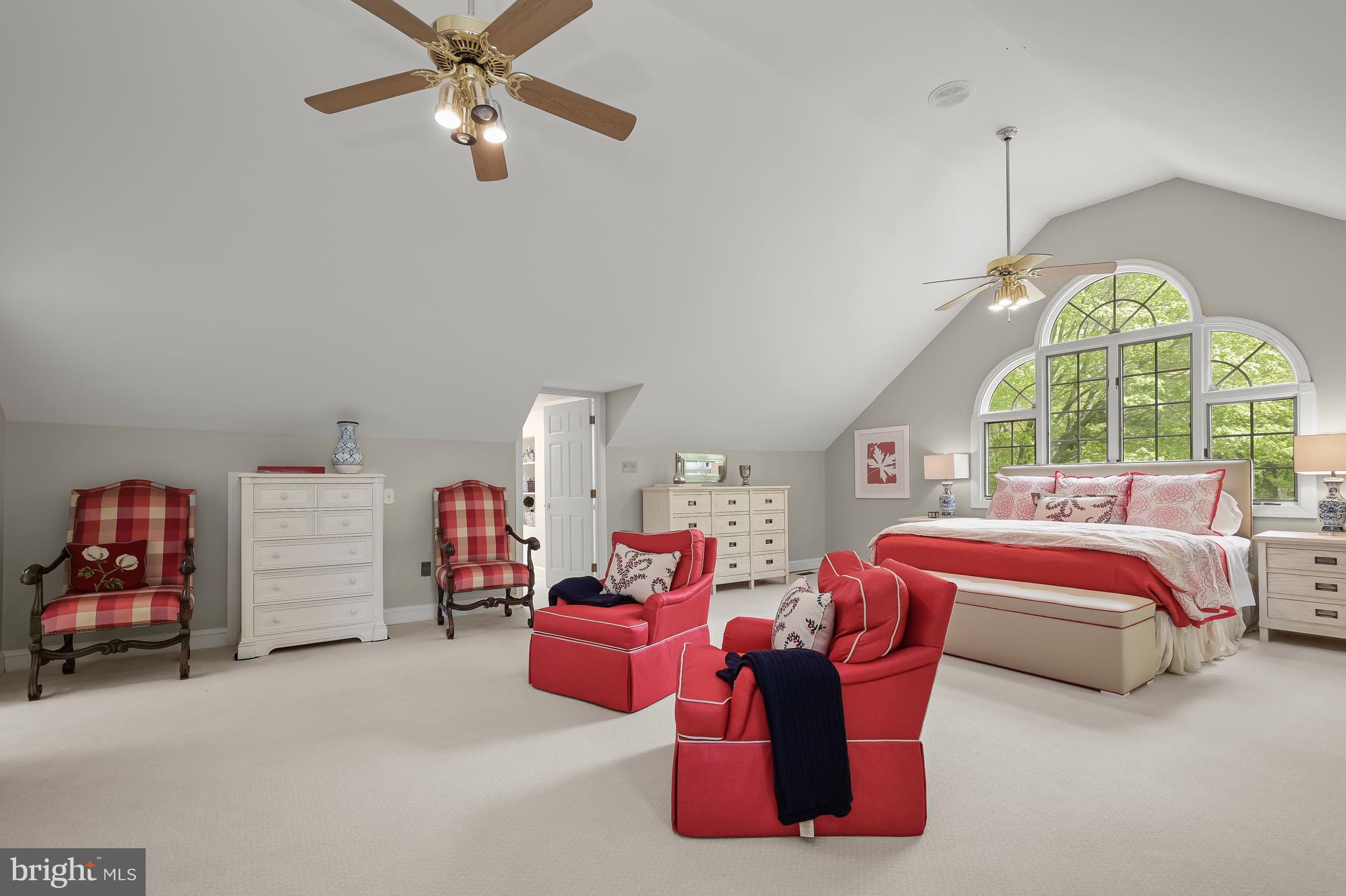 TWELVE HILLS - Residential