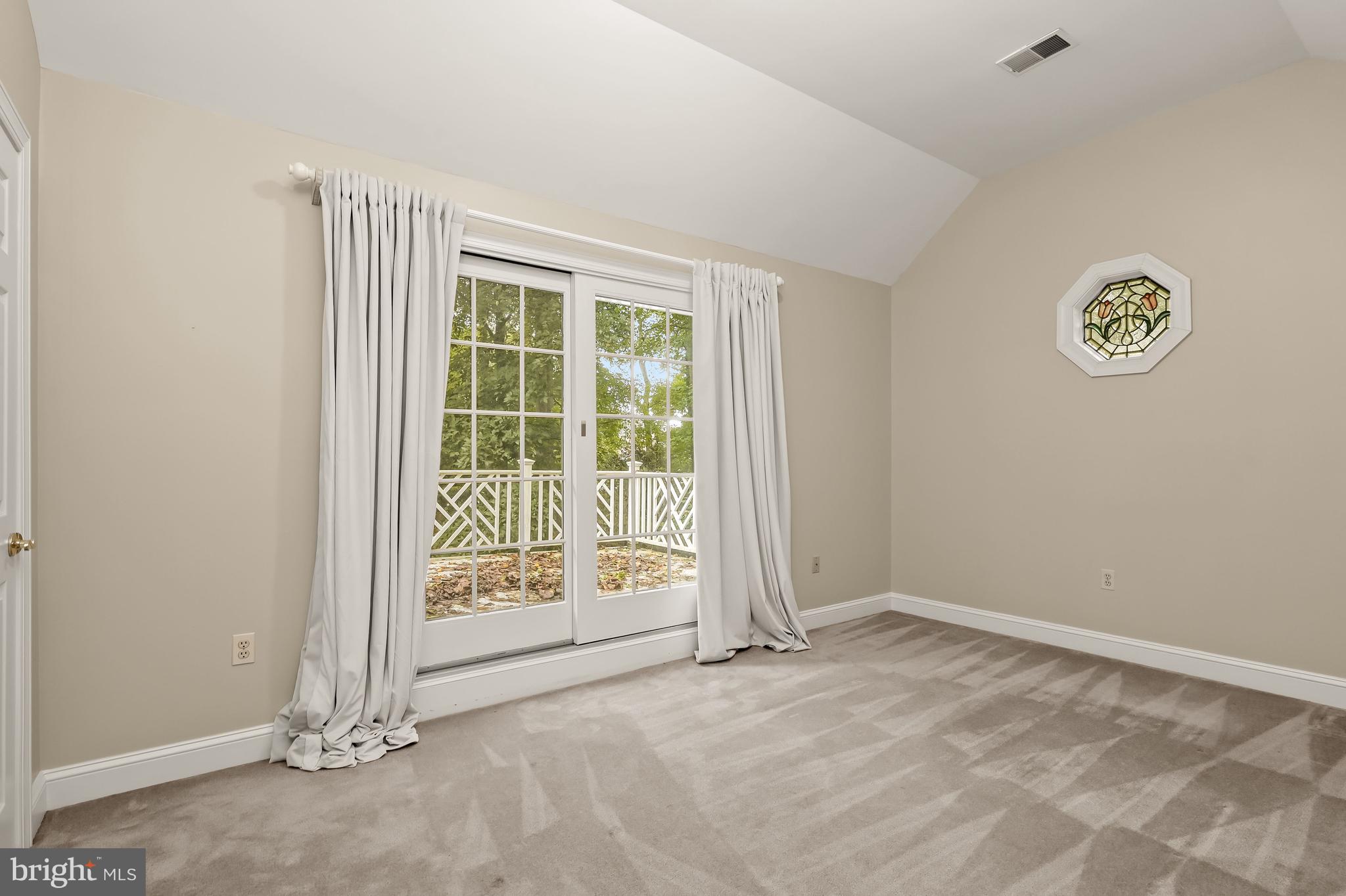 TWELVE HILLS - Residential