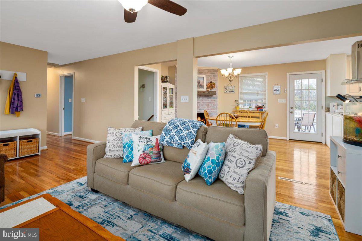 NORTH FERRY FARMS - Residential