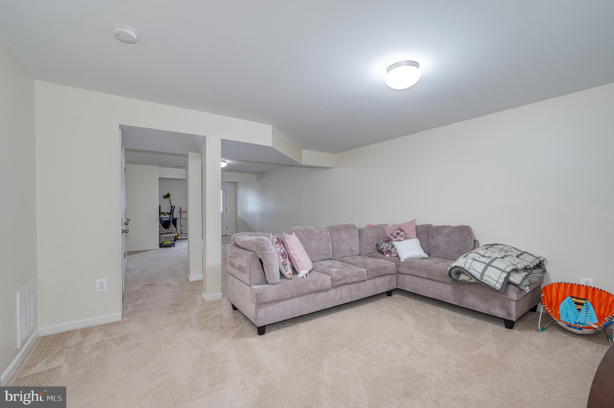 LAKELAND PLACE - Residential Lease