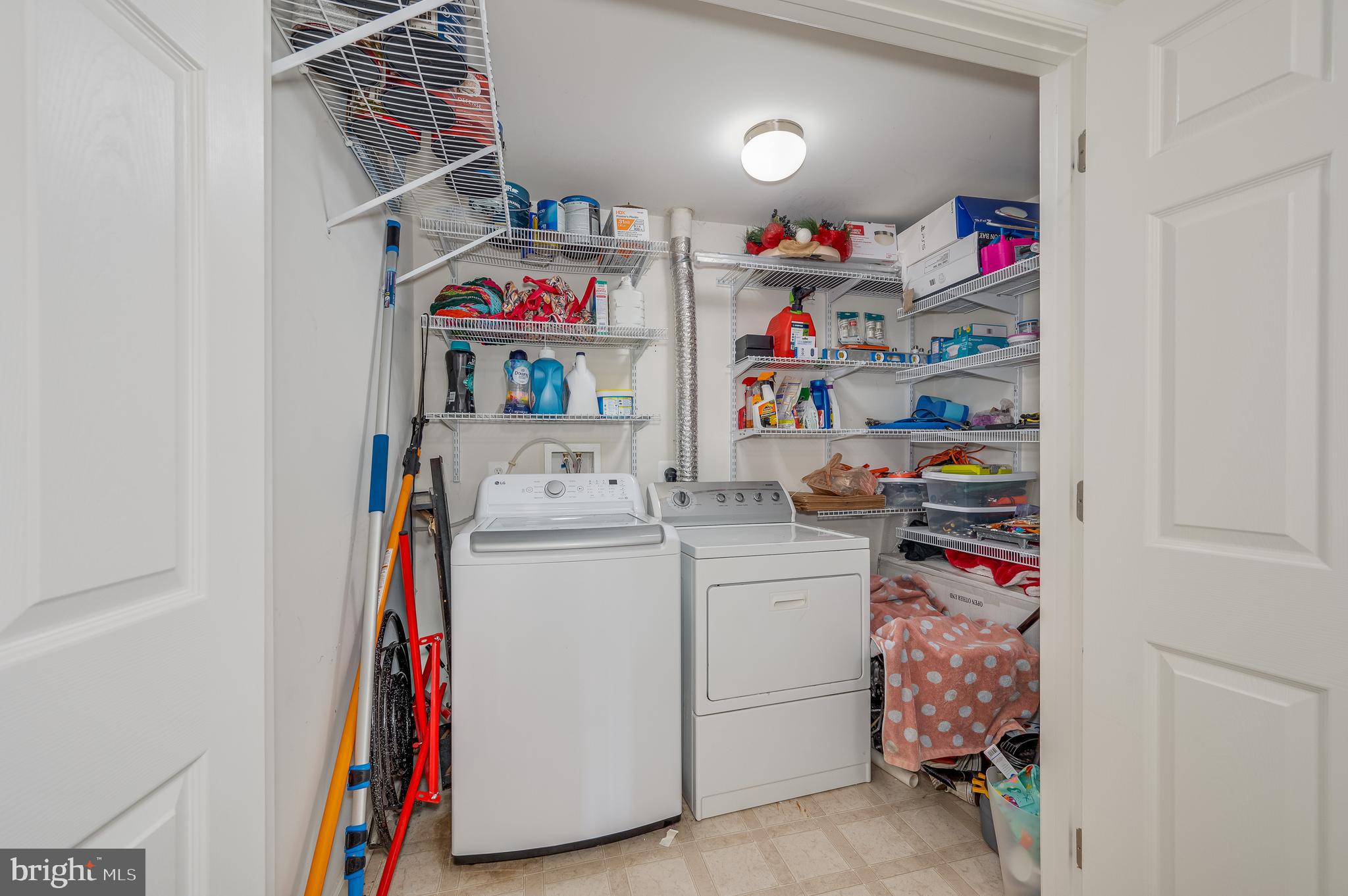 LAKELAND PLACE - Residential Lease