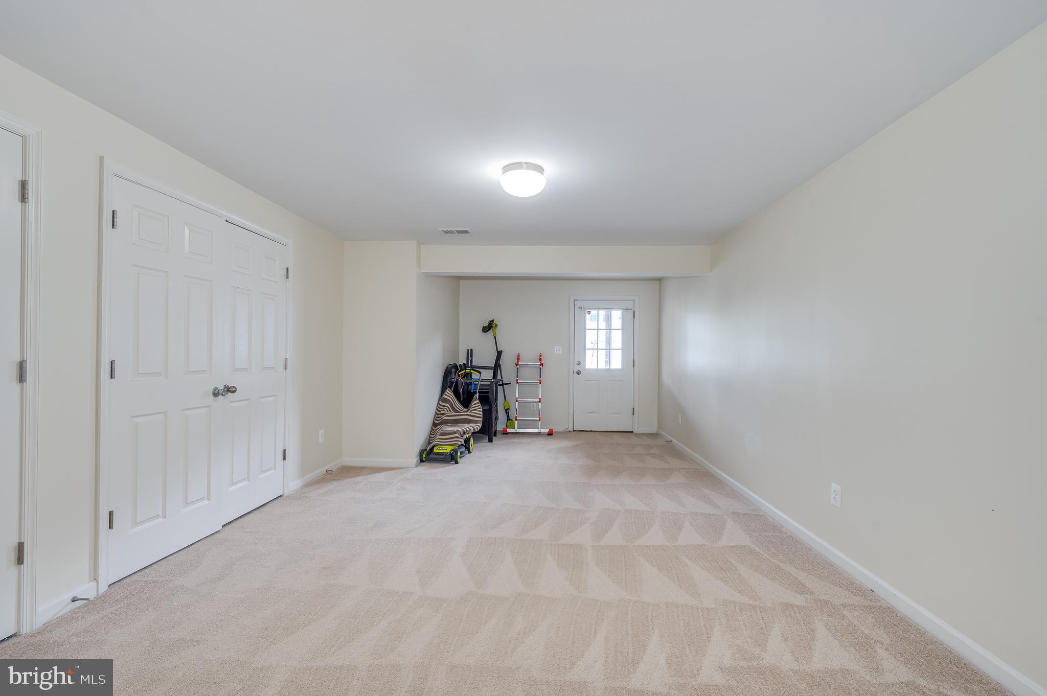 LAKELAND PLACE - Residential Lease