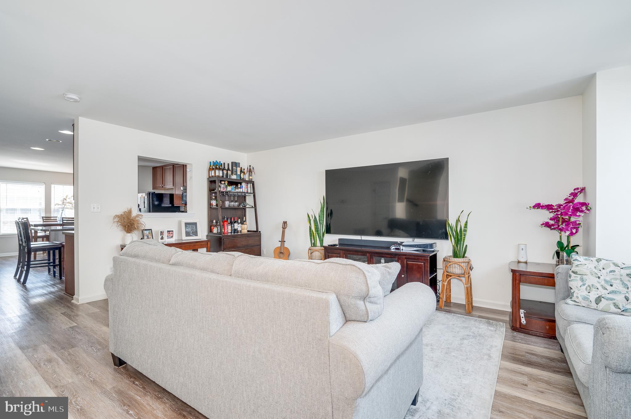 LAKELAND PLACE - Residential Lease