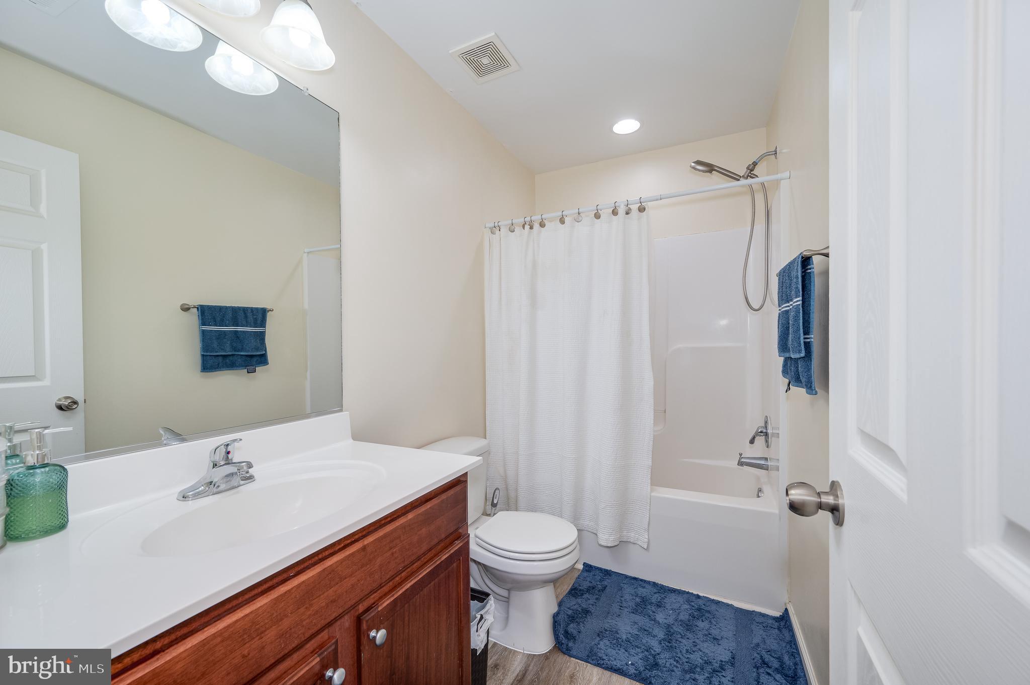 LAKELAND PLACE - Residential Lease