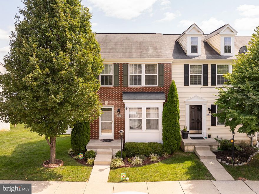 Brick front, spacious 3 Bedrooms, 2.5 Baths, living room, breakfast area, and sunroom off the deck and access steps to fully fenced backyard.  Property available to move in 11/1/2024. ideal tenant will need to show proof of consistent work history, 650+ credit score, and verifiable income 3x the monthly rent.  No prior eviction records, smokers, and pets will be considered.